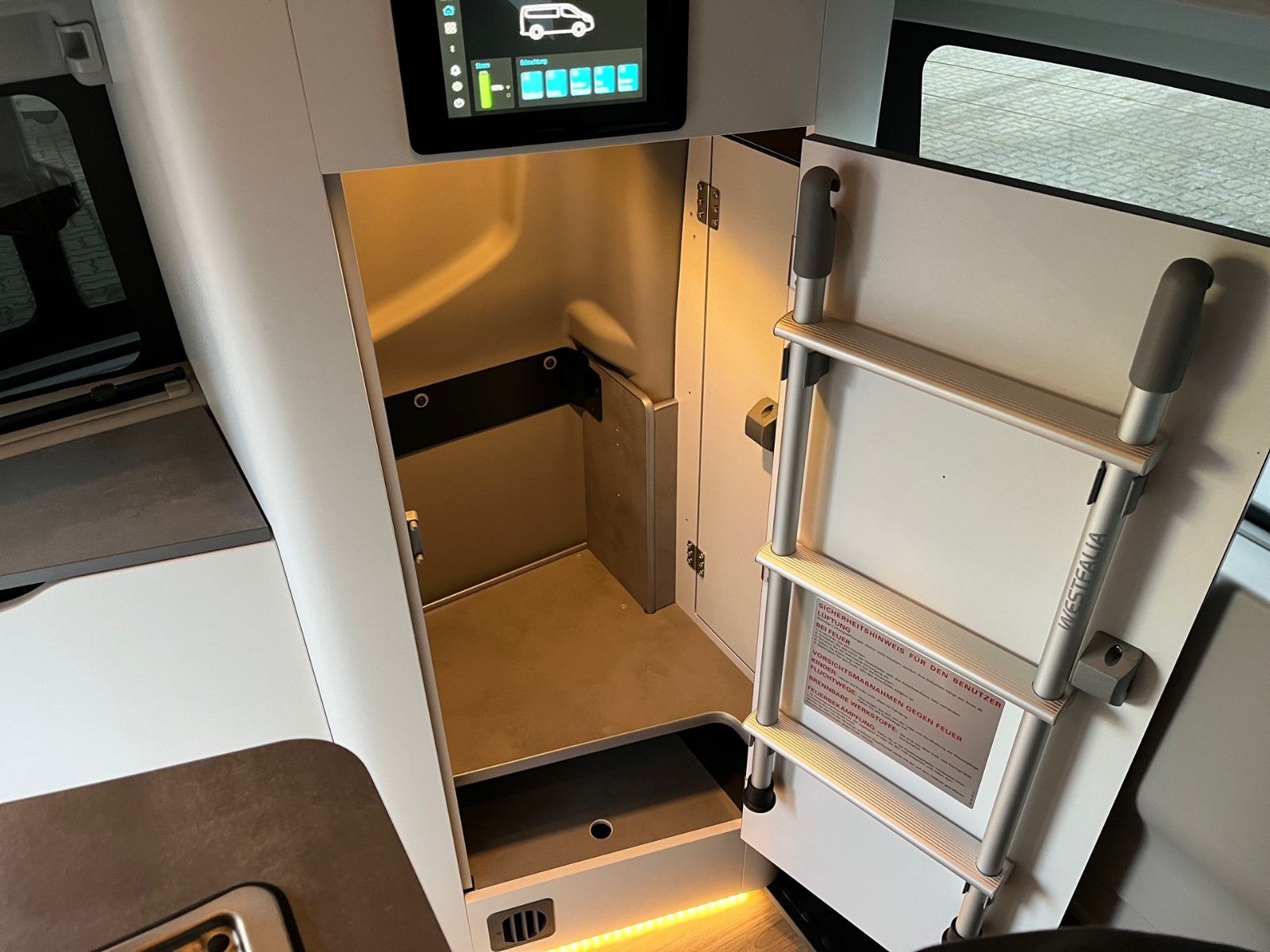 Fahrzeugabbildung Ford Nugget Titanium AD V710 0,99 % Finanzierung