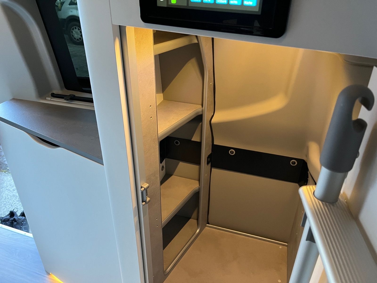 Fahrzeugabbildung Ford Nugget Titanium AD V710 0,99 % Finanzierung