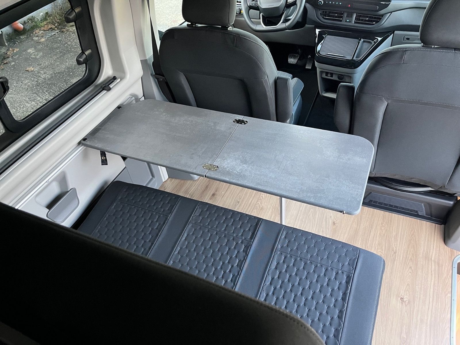 Fahrzeugabbildung Ford Nugget Titanium AD V710 0,99 % Finanzierung