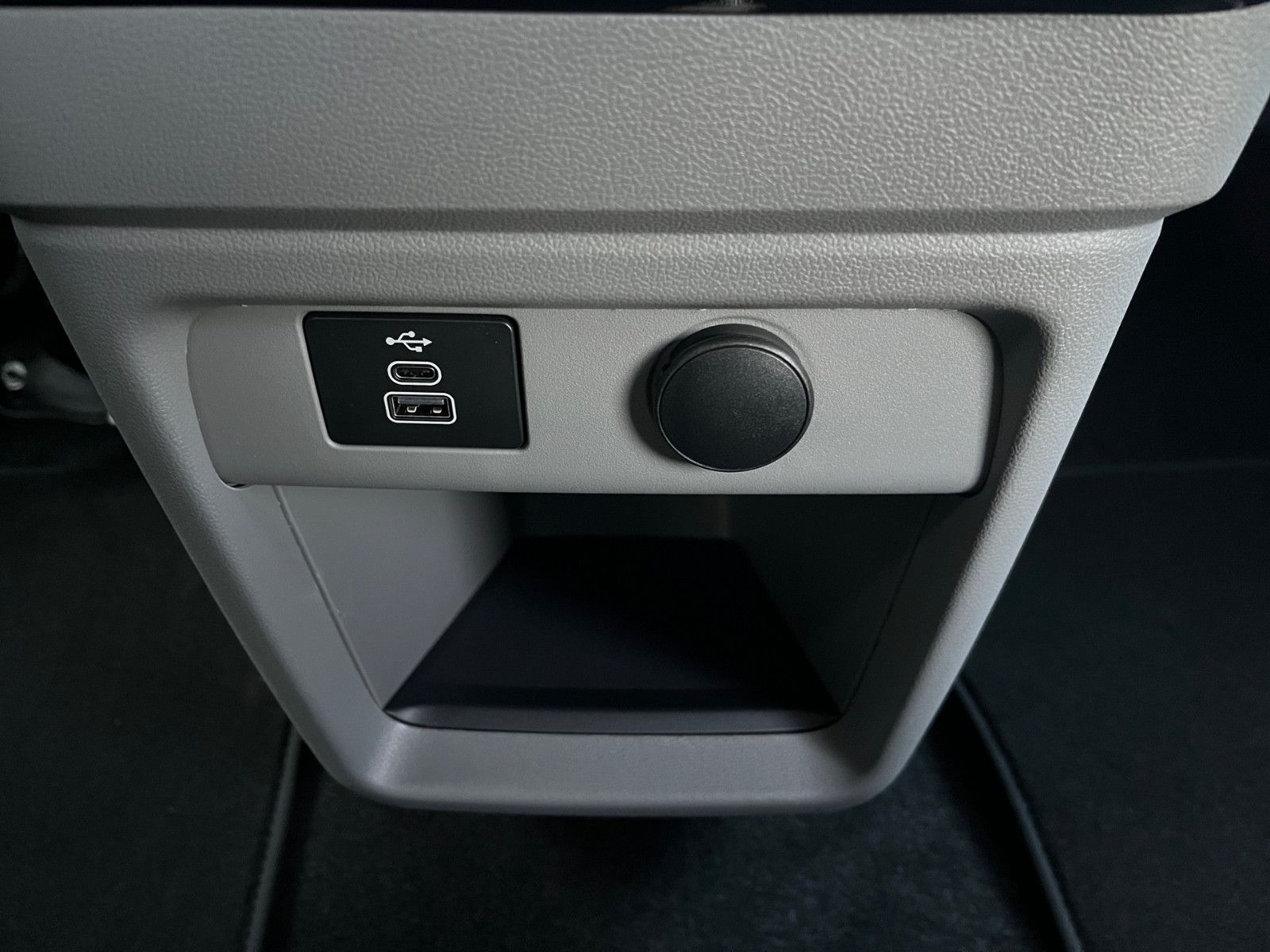 Fahrzeugabbildung Ford Nugget Titanium AD V710 0,99 % Finanzierung