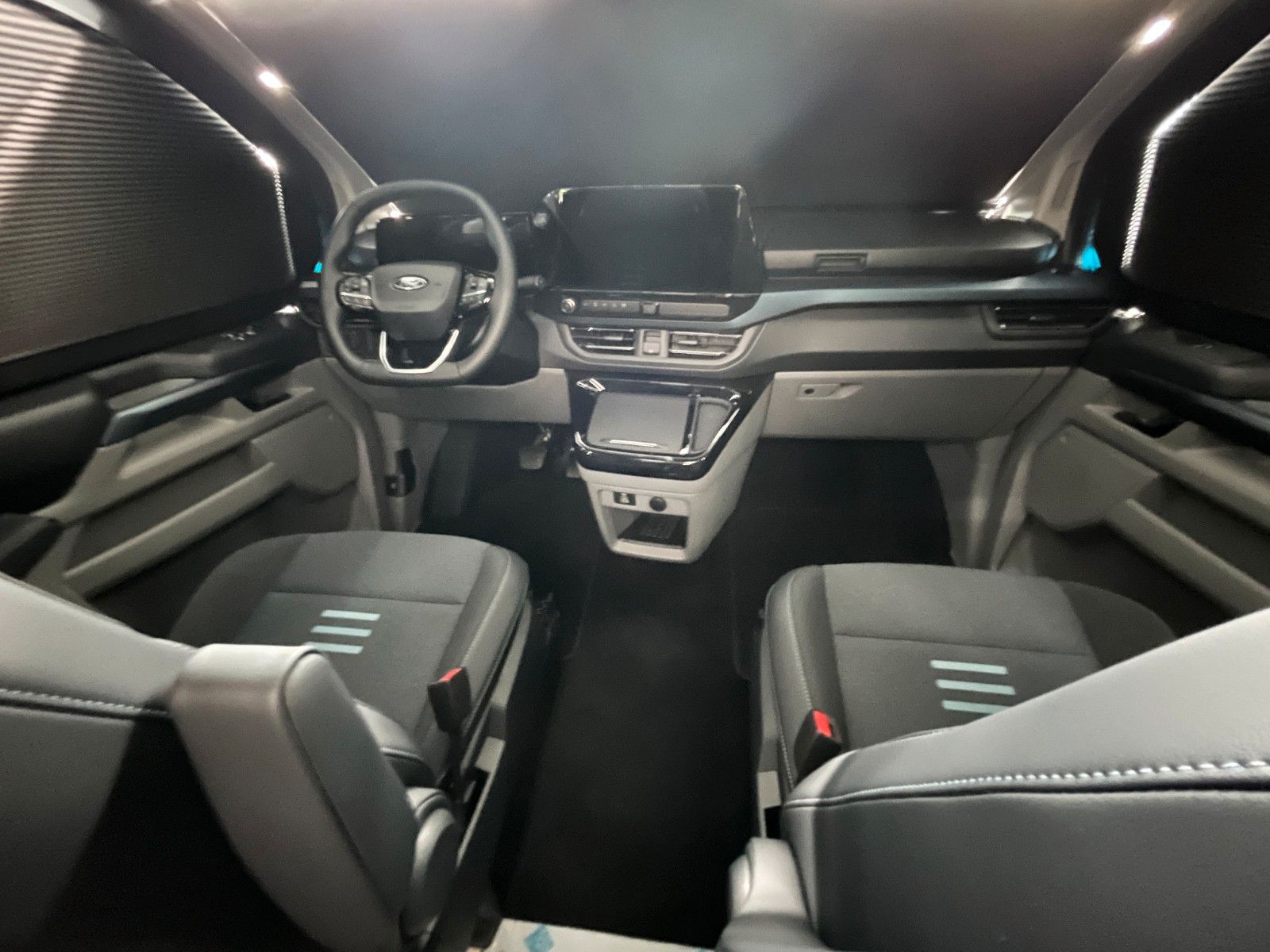 Fahrzeugabbildung Ford Nugget Active AD V710 0,99% Finanzierung!!!