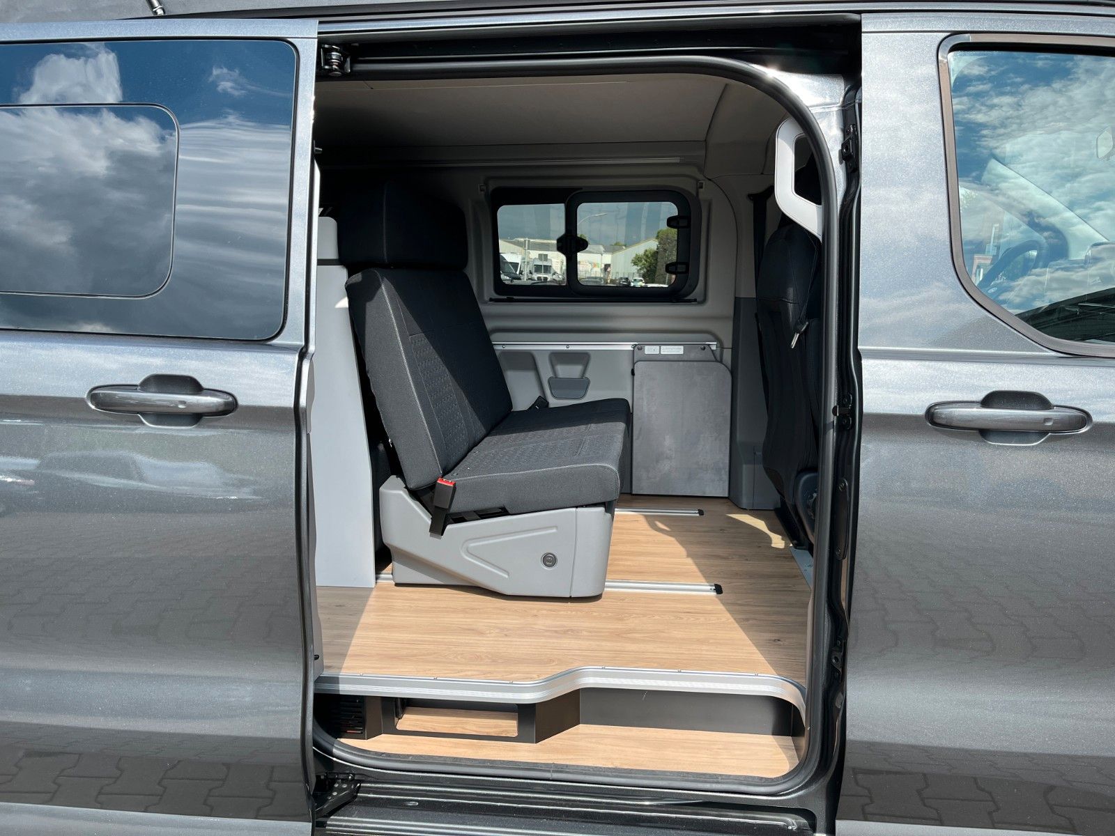 Fahrzeugabbildung Ford Nugget Titanium AD V710 0,99 % Finanzierung