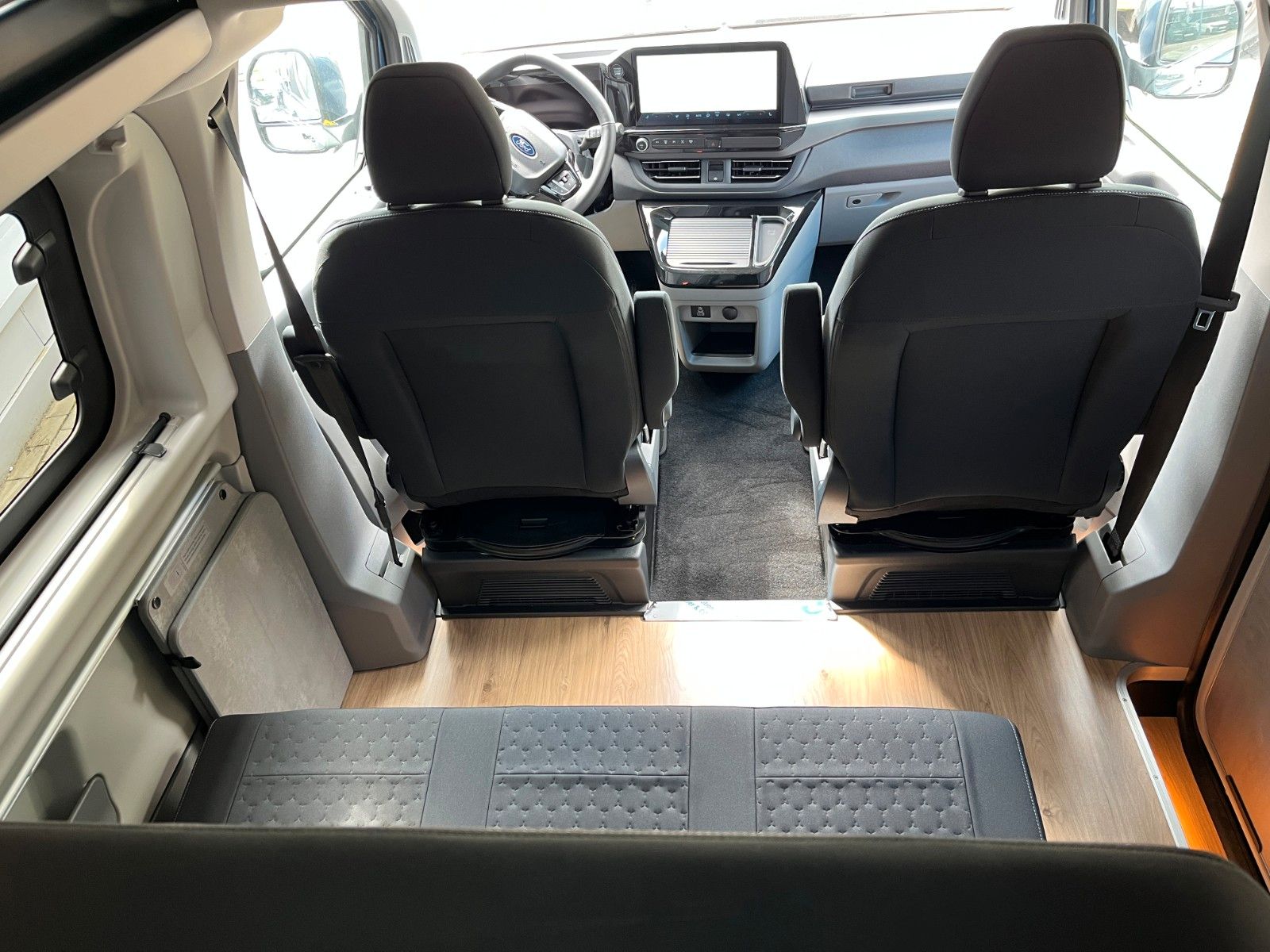Fahrzeugabbildung Ford Nugget Titanium AD V710 0,99 % Finanzierung