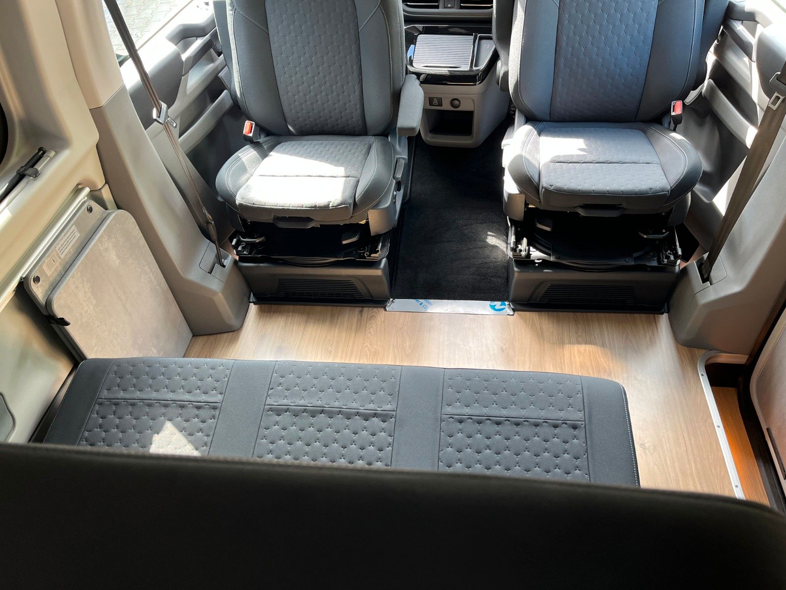 Fahrzeugabbildung Ford Nugget Titanium AD V710 0,99 % Finanzierung