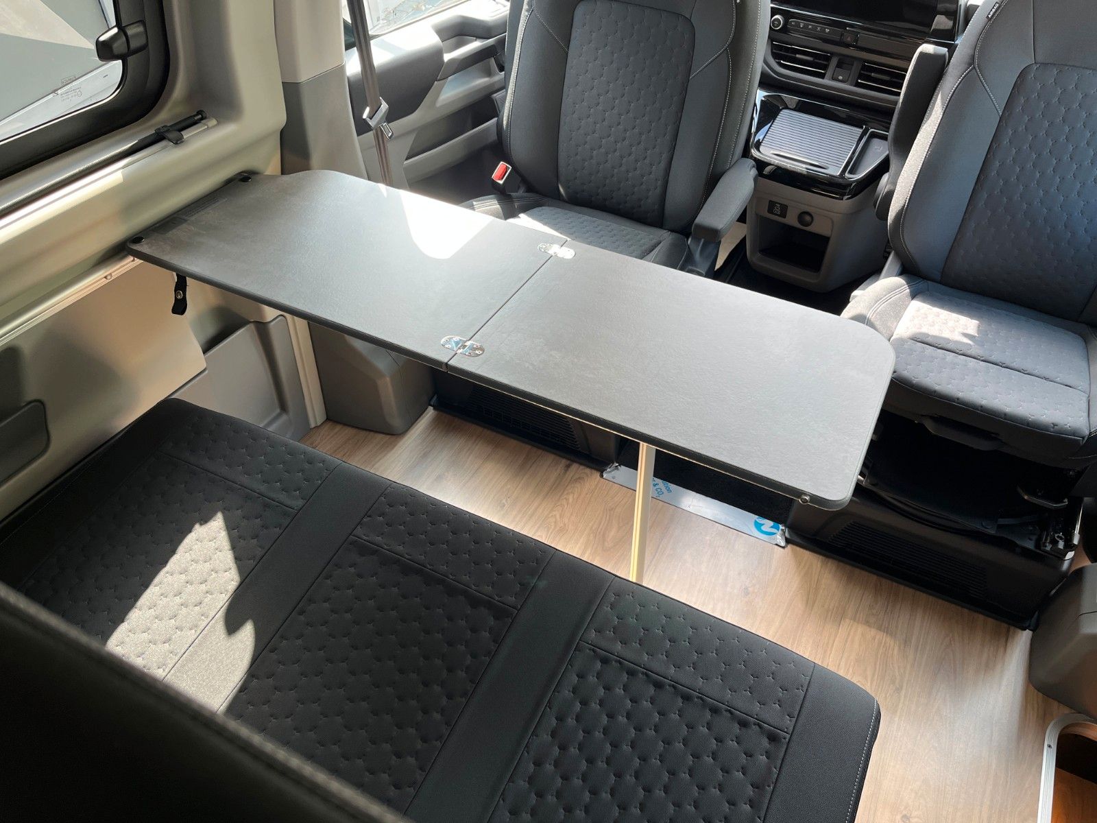 Fahrzeugabbildung Ford Nugget Titanium AD V710 0,99 % Finanzierung
