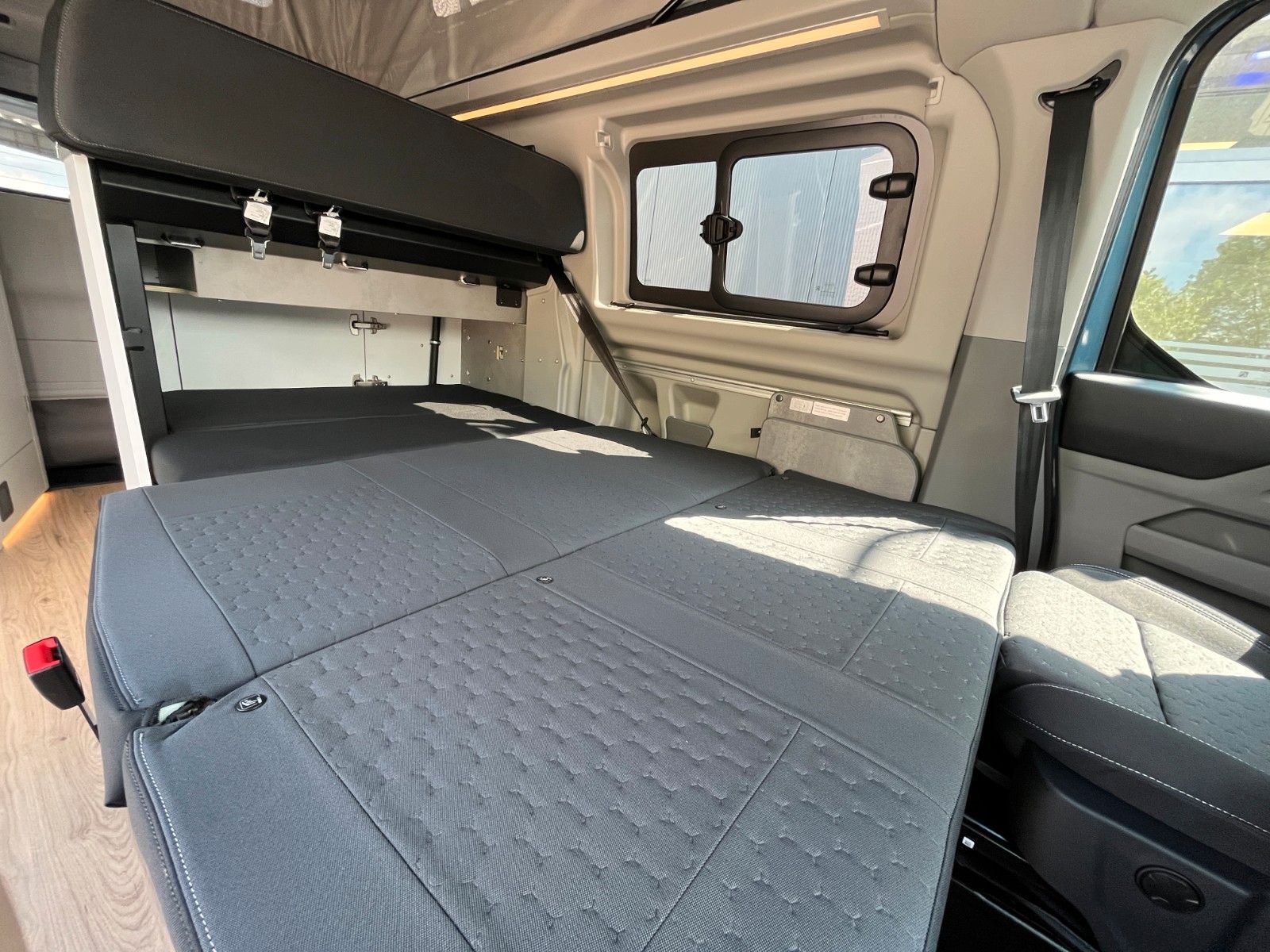Fahrzeugabbildung Ford Nugget Titanium AD V710 0,99 % Finanzierung
