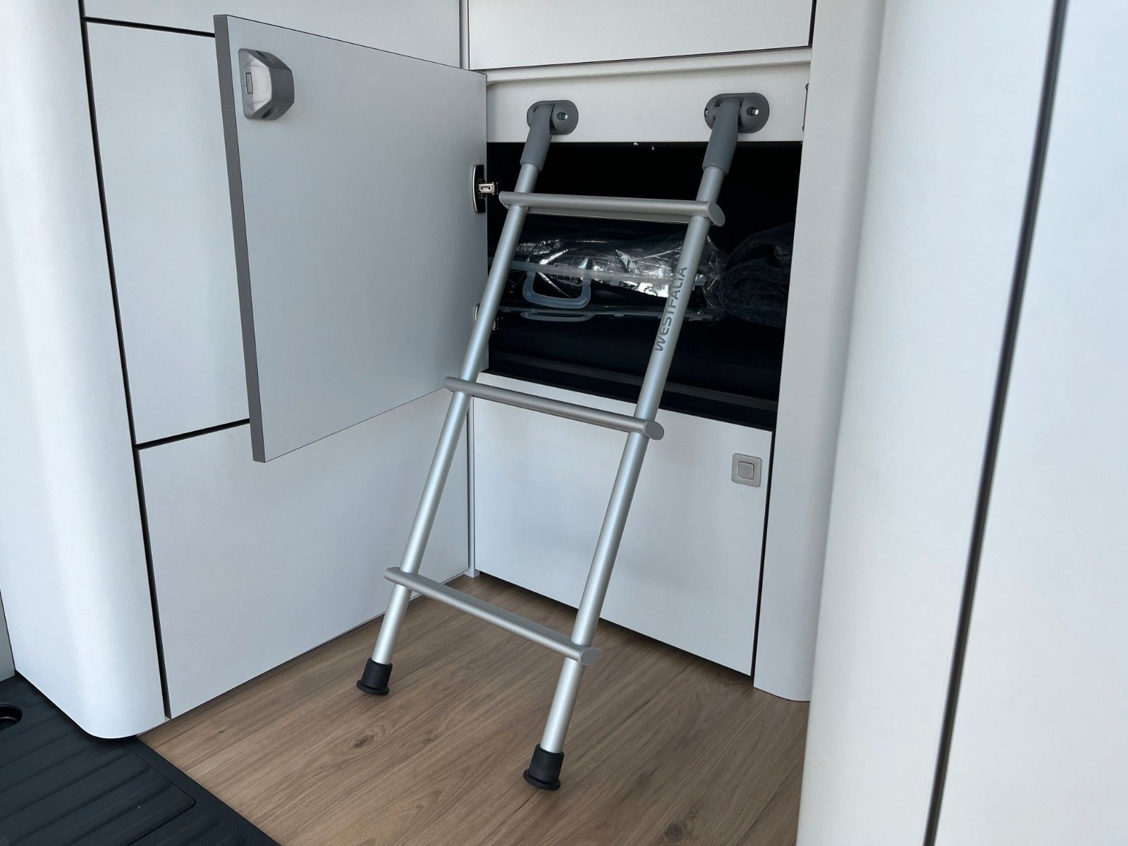 Fahrzeugabbildung Ford Nugget Titanium AD V710 0,99 % Finanzierung