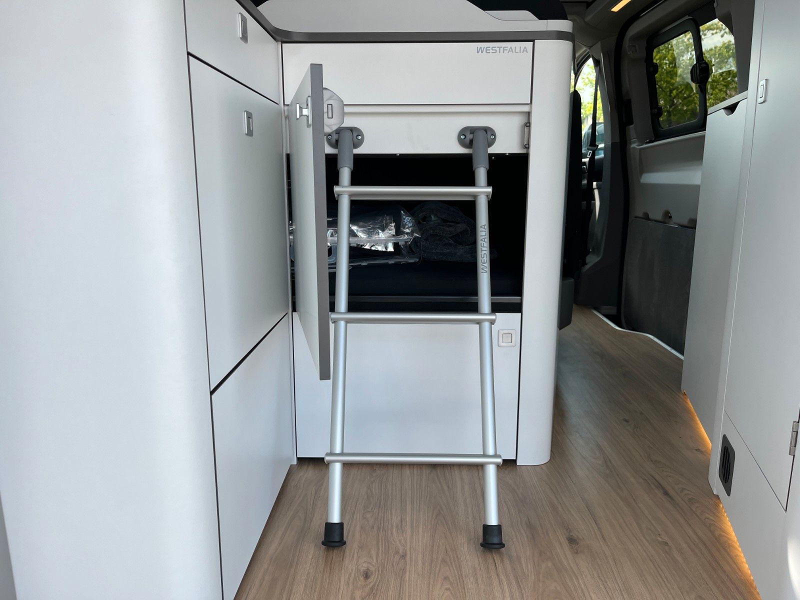 Fahrzeugabbildung Ford Nugget Titanium AD V710 0,99 % Finanzierung