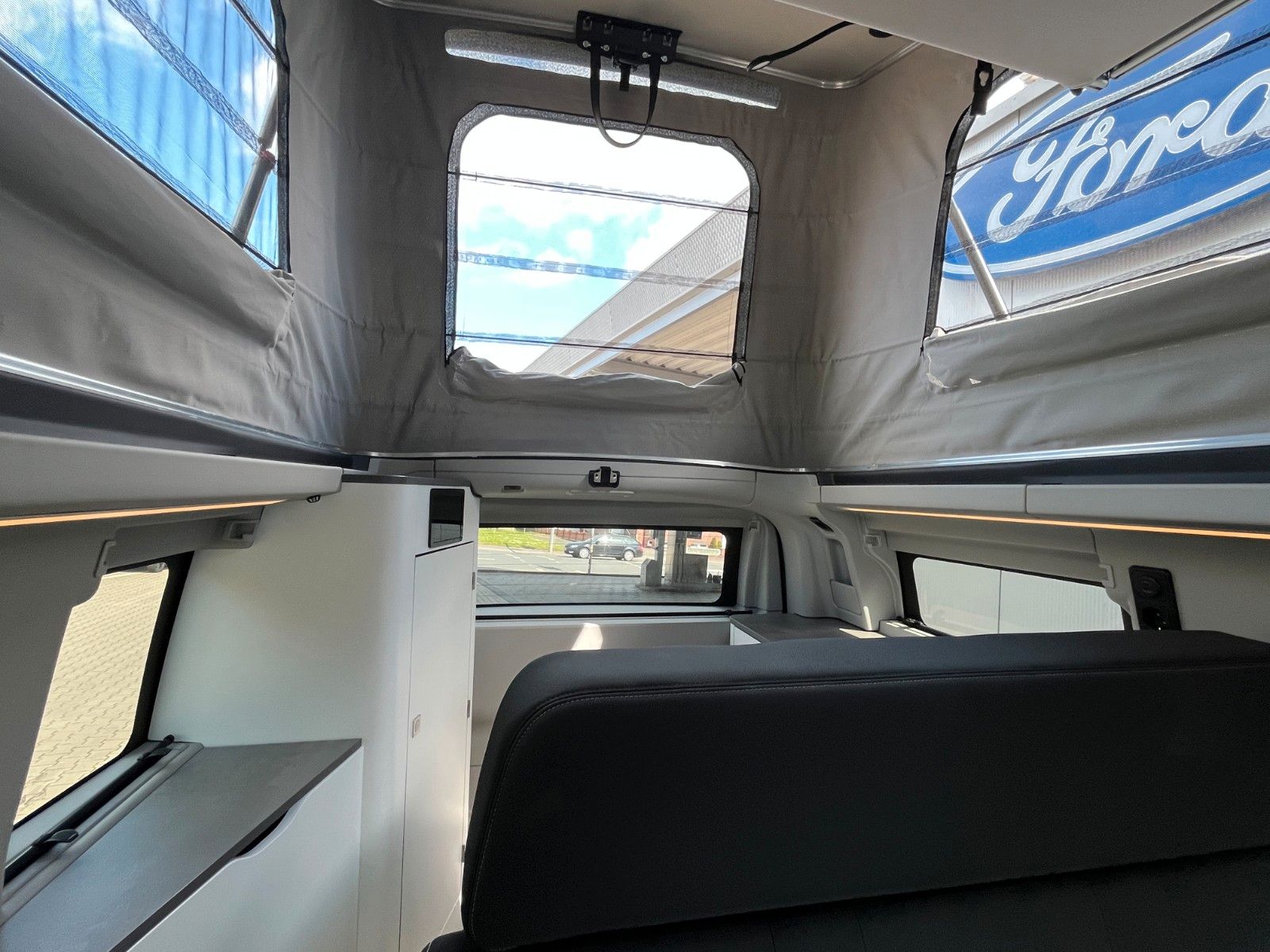 Fahrzeugabbildung Ford Nugget Titanium AD V710 0,99 % Finanzierung
