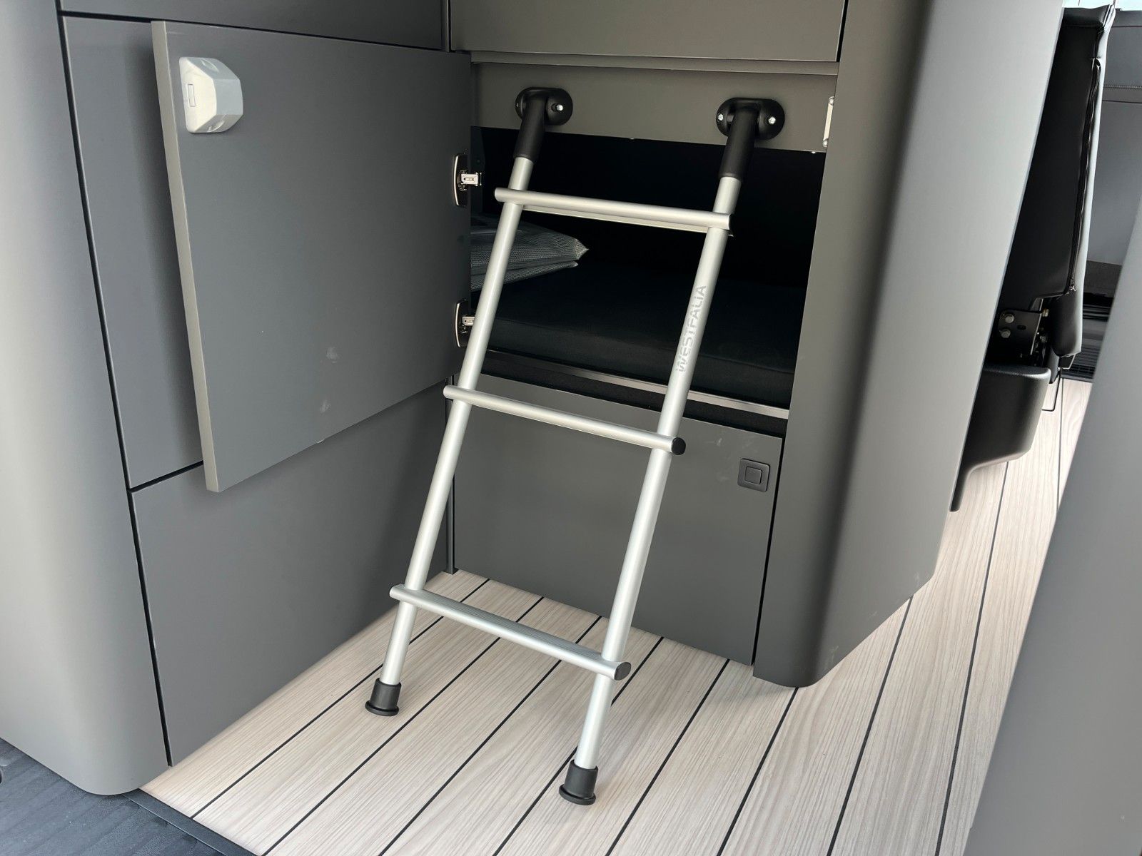 Fahrzeugabbildung Ford Nugget Active AD V710 0,99 % Finanzierung