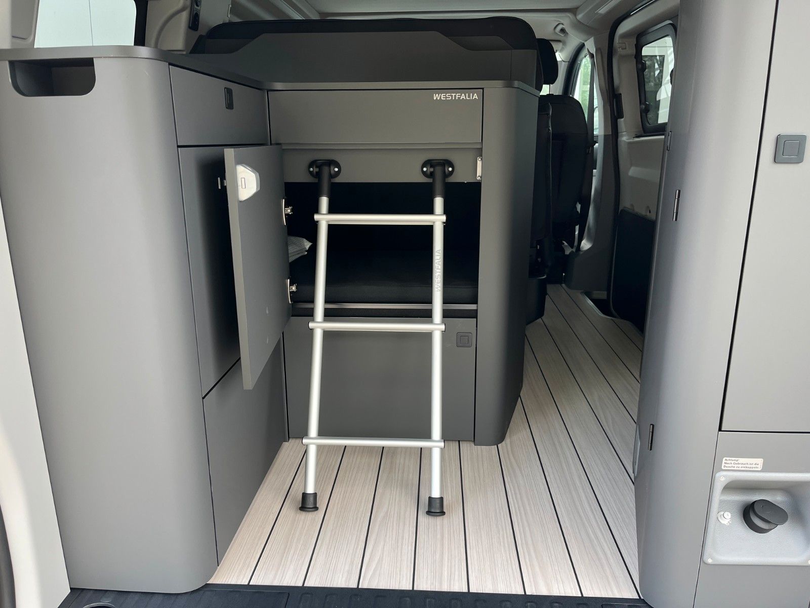 Fahrzeugabbildung Ford Nugget Active AD V710 0,99 % Finanzierung