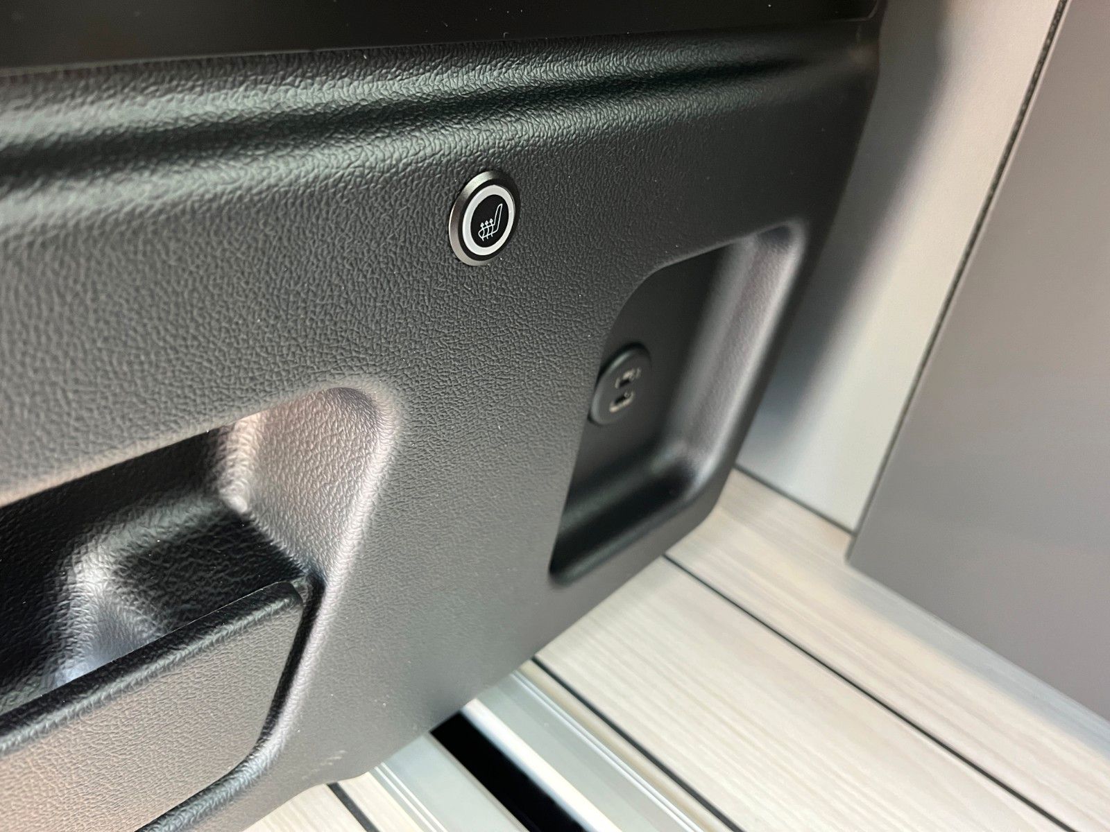 Fahrzeugabbildung Ford Nugget Active AD V710 0,99 % Finanzierung