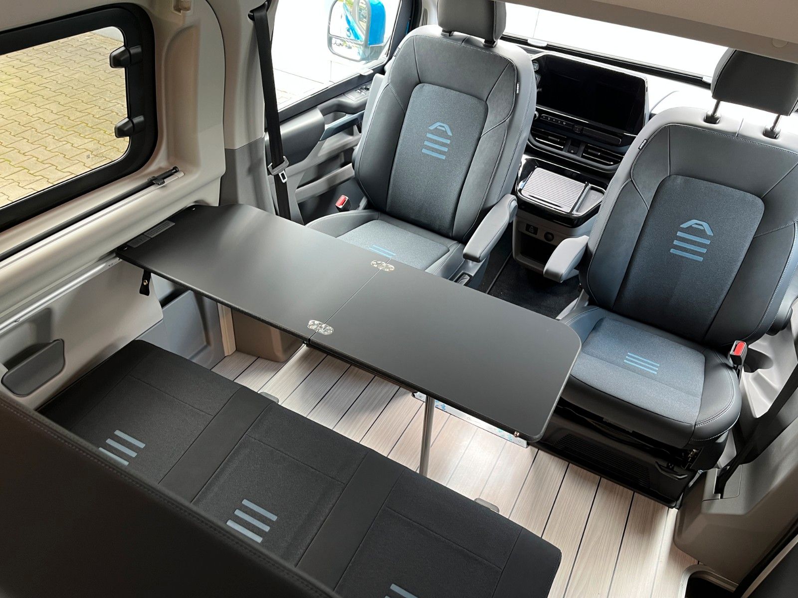 Fahrzeugabbildung Ford Nugget Active AD V710 0,99 % Finanzierung