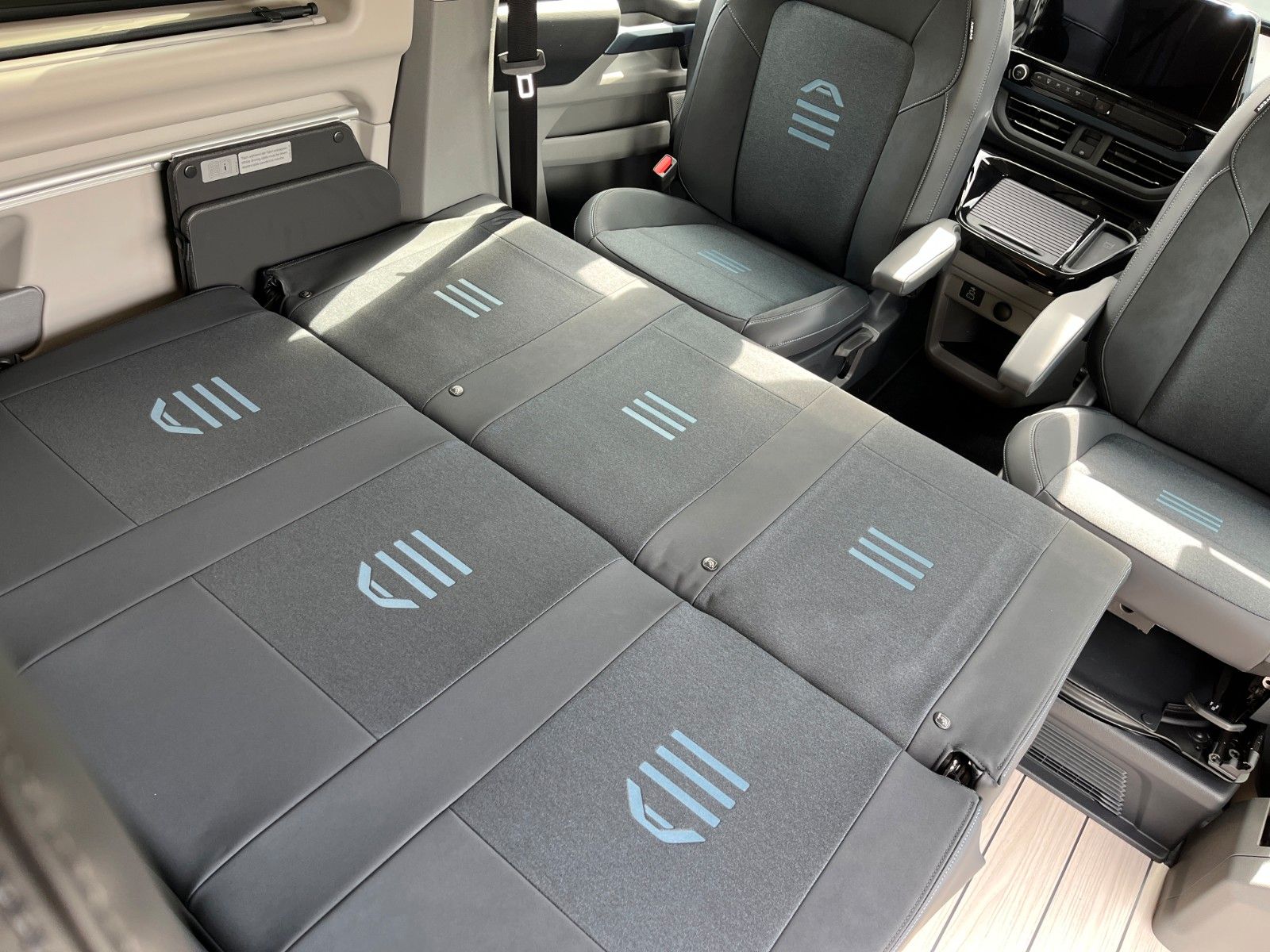 Fahrzeugabbildung Ford Nugget Active AD V710 0,99 % Finanzierung