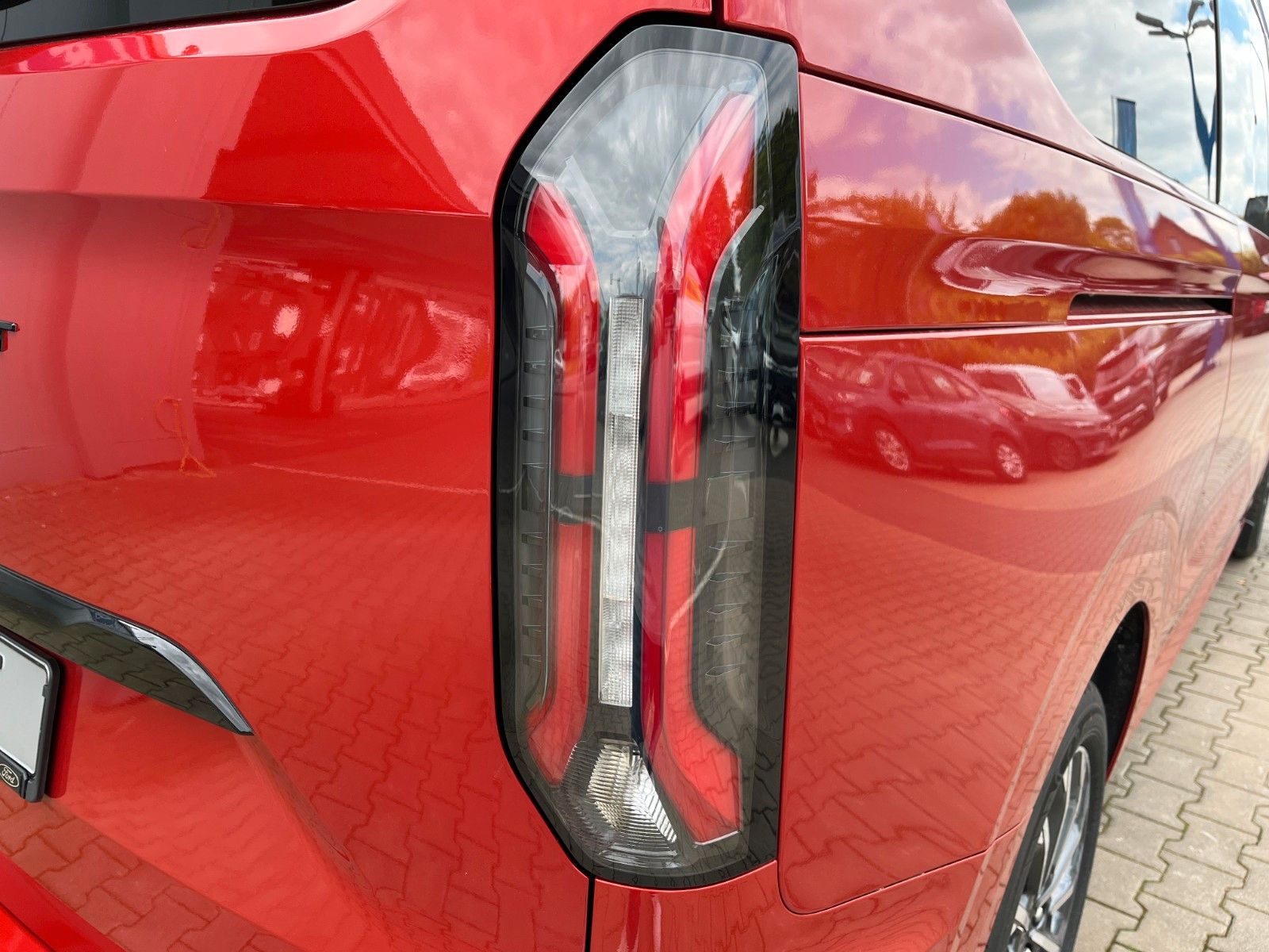 Fahrzeugabbildung Ford Nugget Plus Titanium 0,99 % Finanzierung