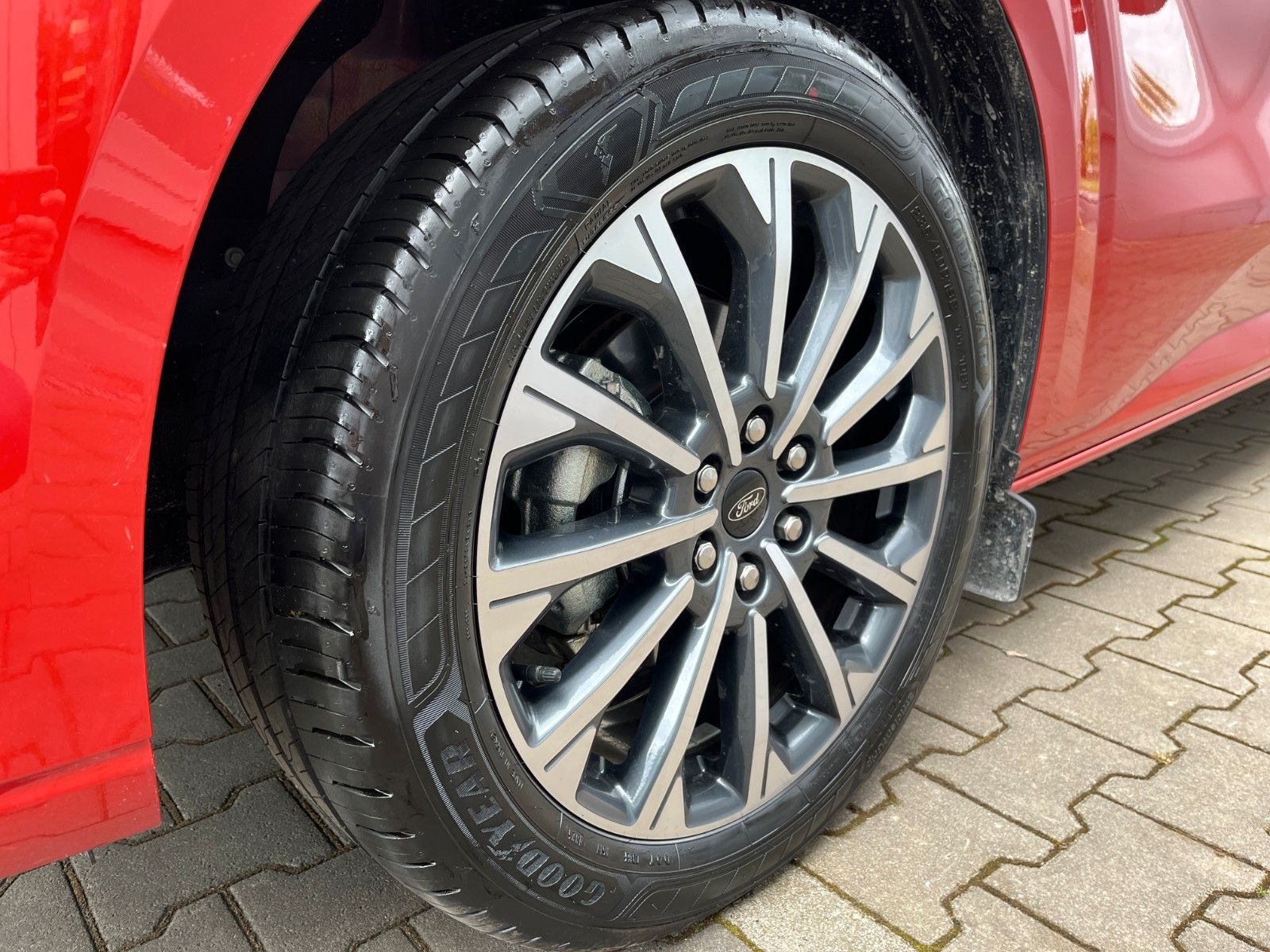 Fahrzeugabbildung Ford Nugget Plus Titanium 0,99 % Finanzierung