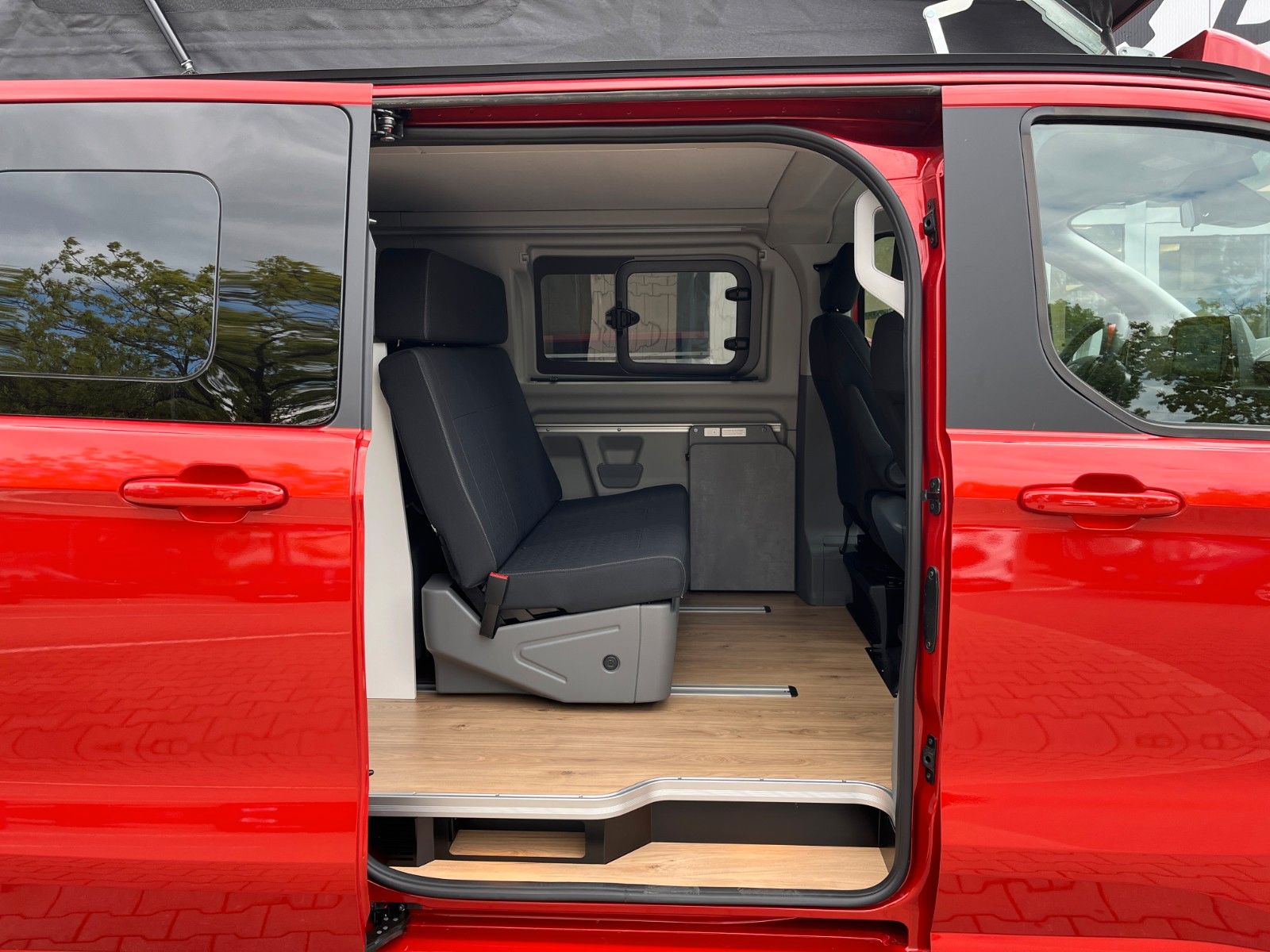 Fahrzeugabbildung Ford Nugget Plus Titanium 0,99 % Finanzierung