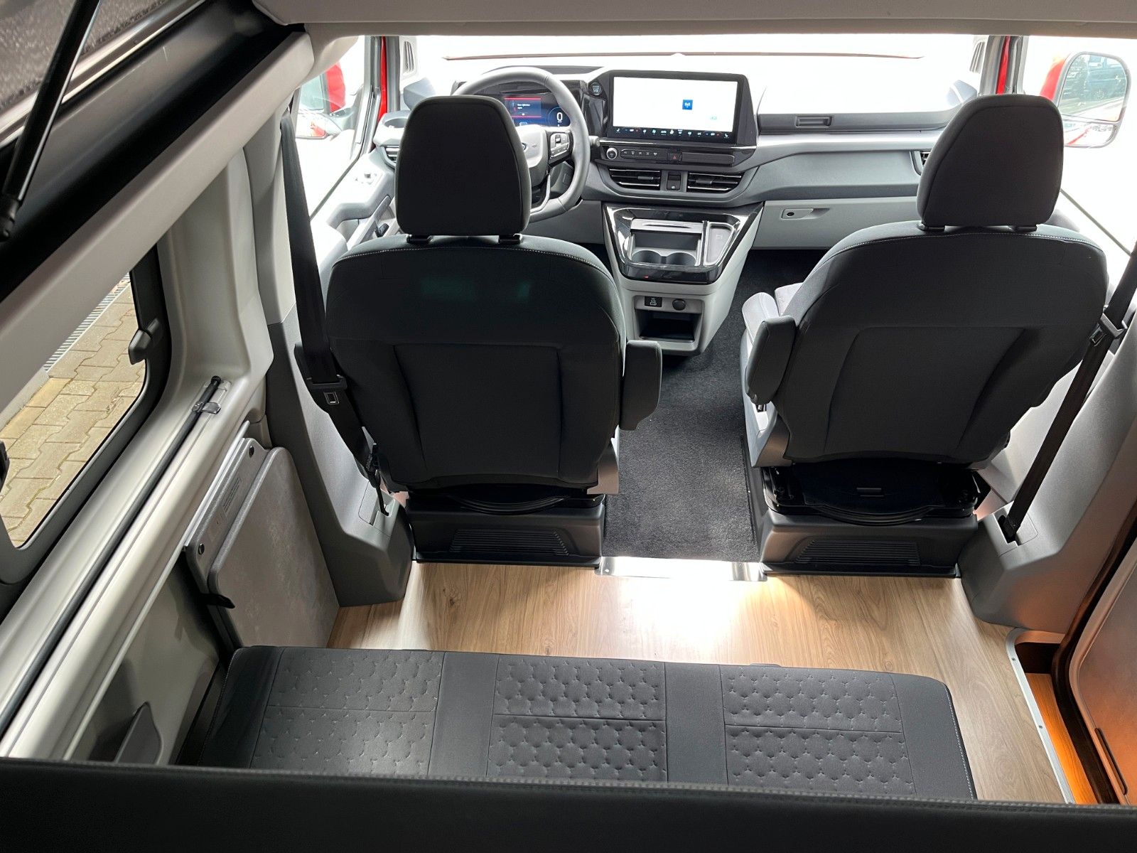 Fahrzeugabbildung Ford Nugget Plus Titanium 0,99 % Finanzierung
