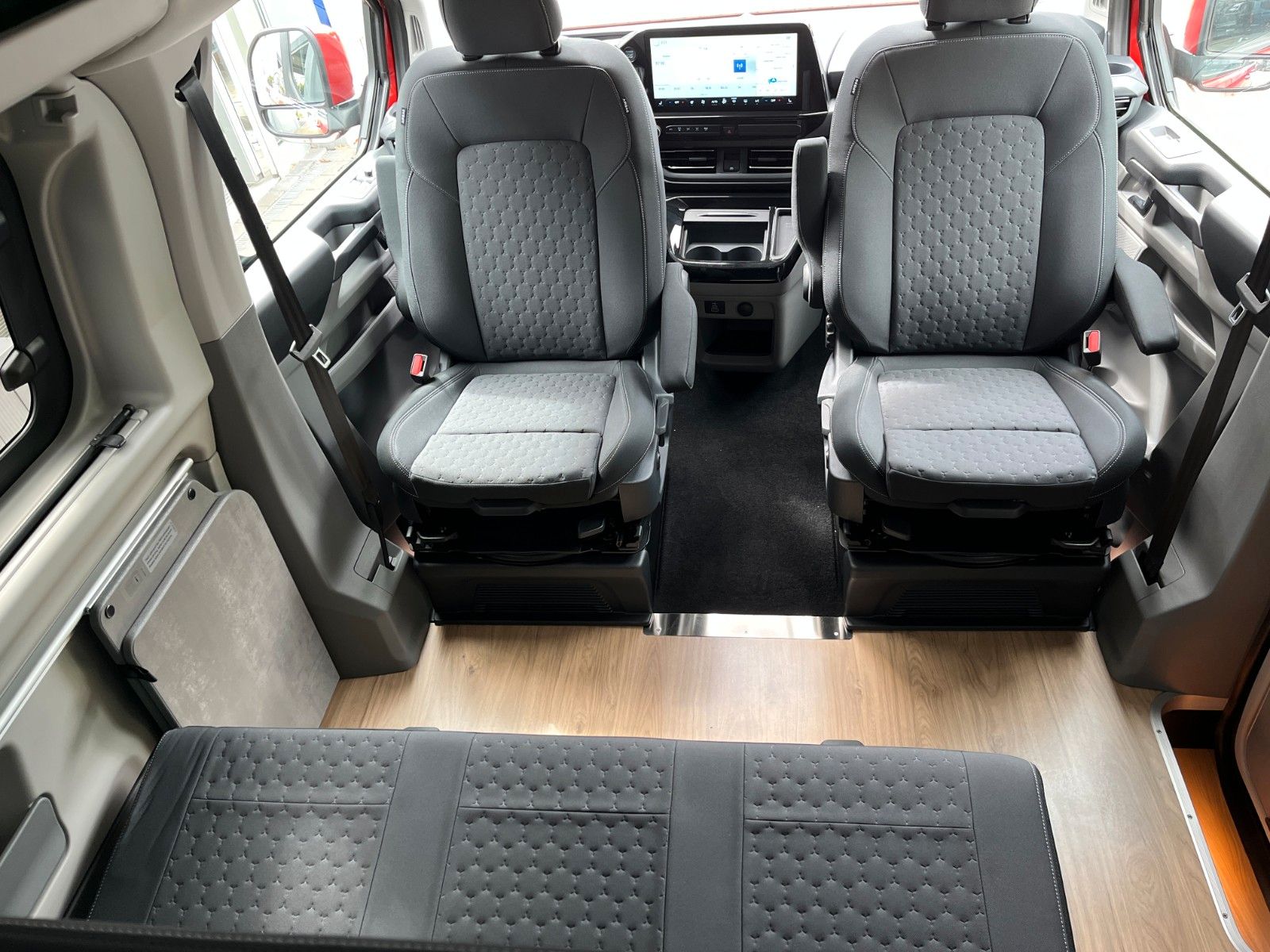 Fahrzeugabbildung Ford Nugget Plus Titanium 0,99 % Finanzierung