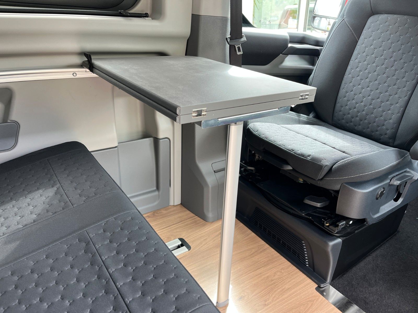 Fahrzeugabbildung Ford Nugget Plus Titanium 0,99 % Finanzierung