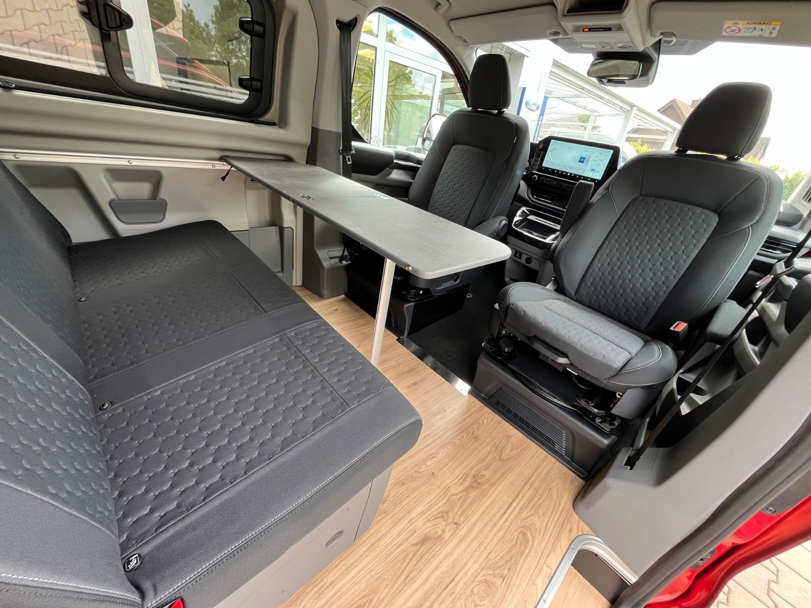 Fahrzeugabbildung Ford Nugget Plus Titanium 0,99 % Finanzierung