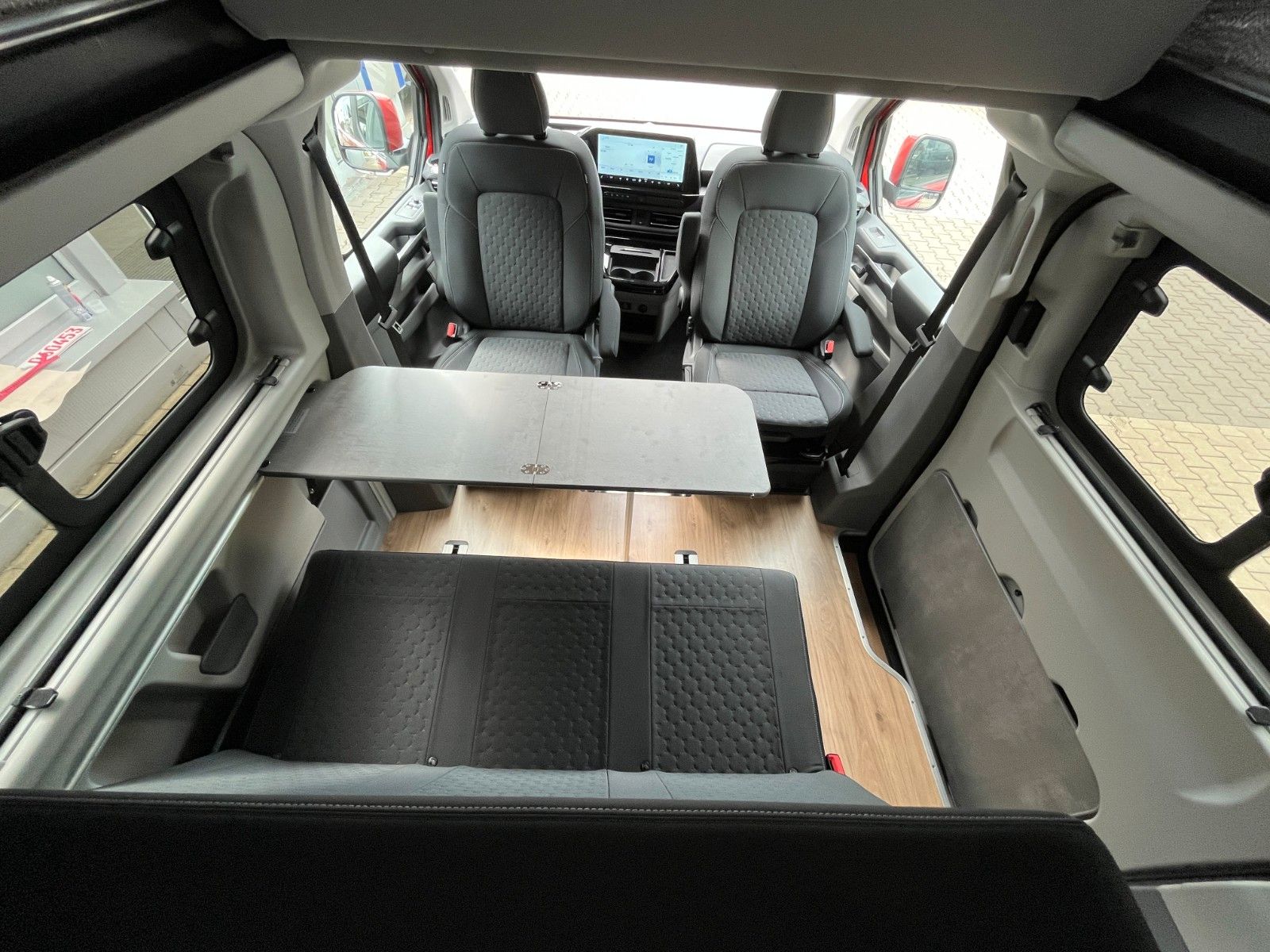 Fahrzeugabbildung Ford Nugget Plus Titanium 0,99 % Finanzierung