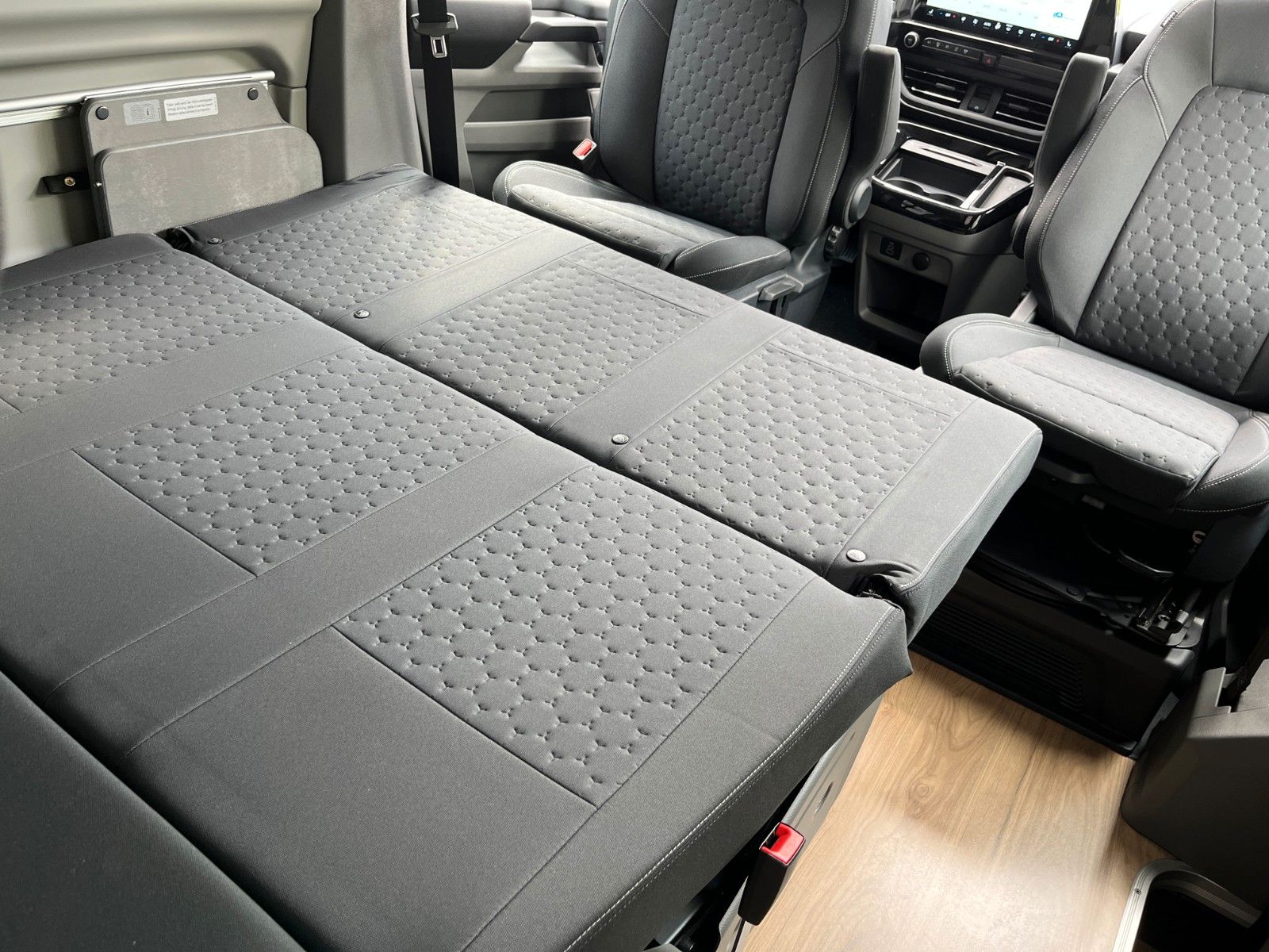 Fahrzeugabbildung Ford Nugget Plus Titanium 0,99 % Finanzierung