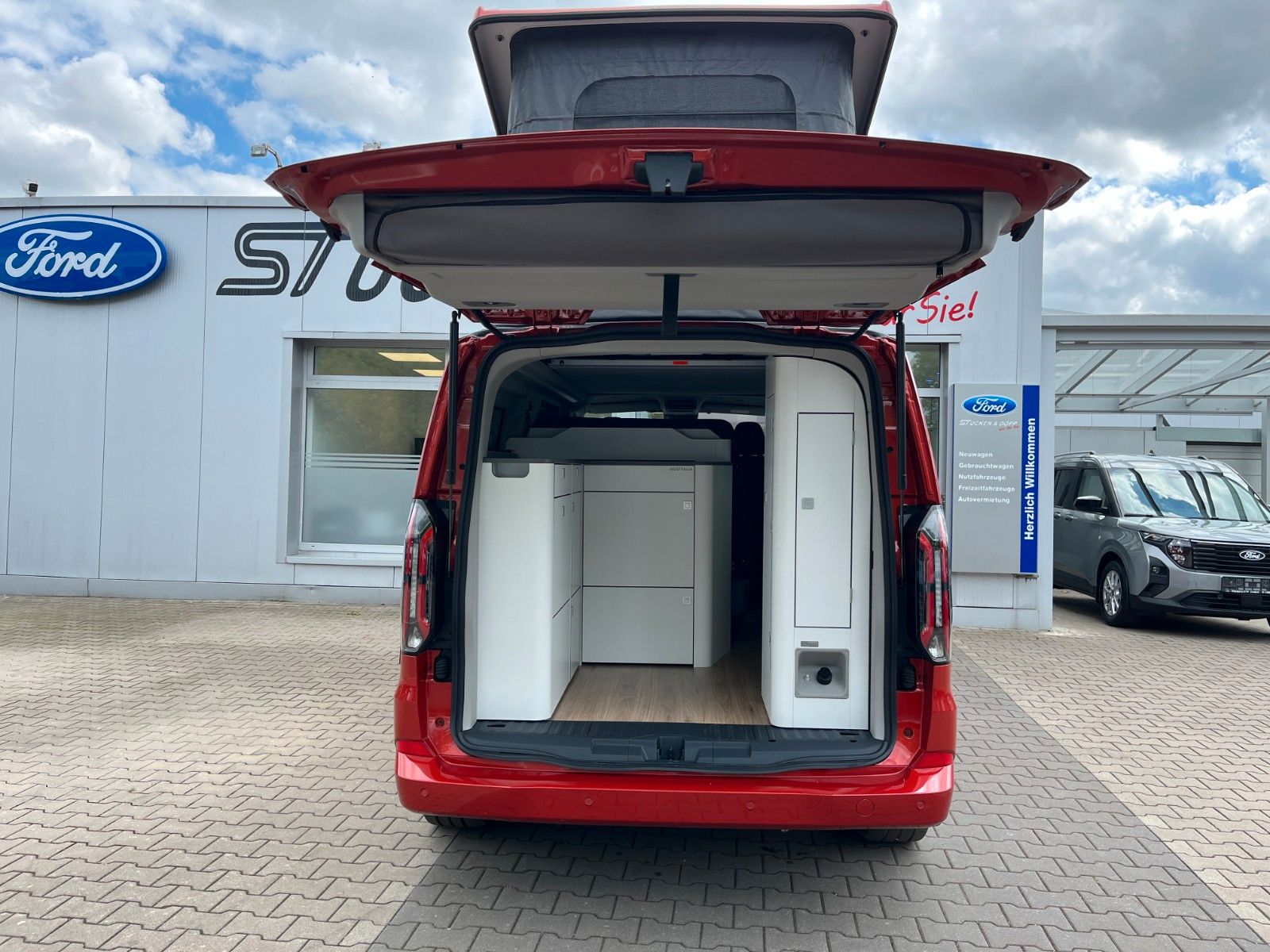Fahrzeugabbildung Ford Nugget Plus Titanium 0,99 % Finanzierung
