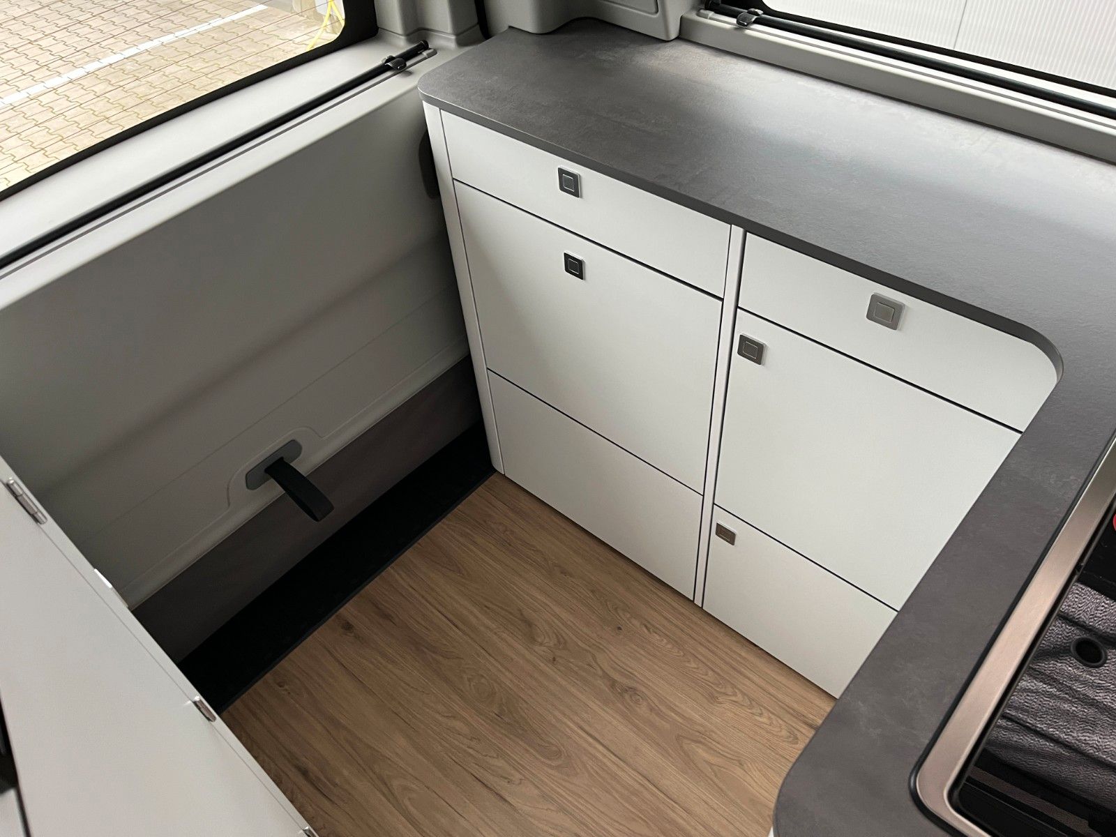 Fahrzeugabbildung Ford Nugget Plus Titanium 0,99 % Finanzierung