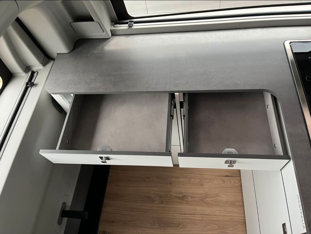 Fahrzeugabbildung Ford Nugget Plus Titanium 0,99 % Finanzierung