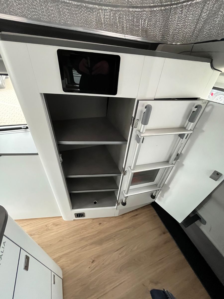 Fahrzeugabbildung Ford Nugget Plus Titanium 0,99 % Finanzierung