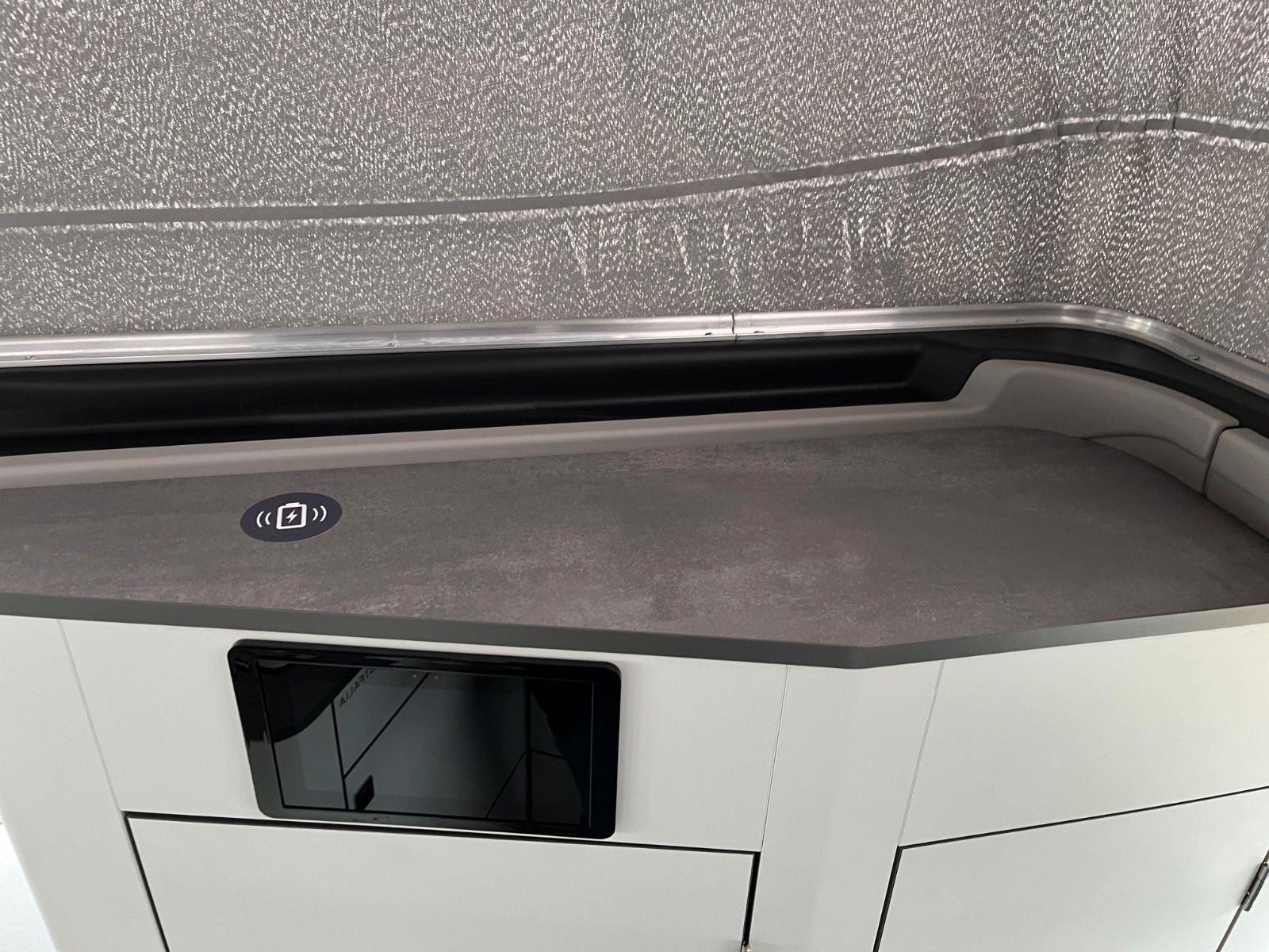Fahrzeugabbildung Ford Nugget Plus Titanium 0,99 % Finanzierung