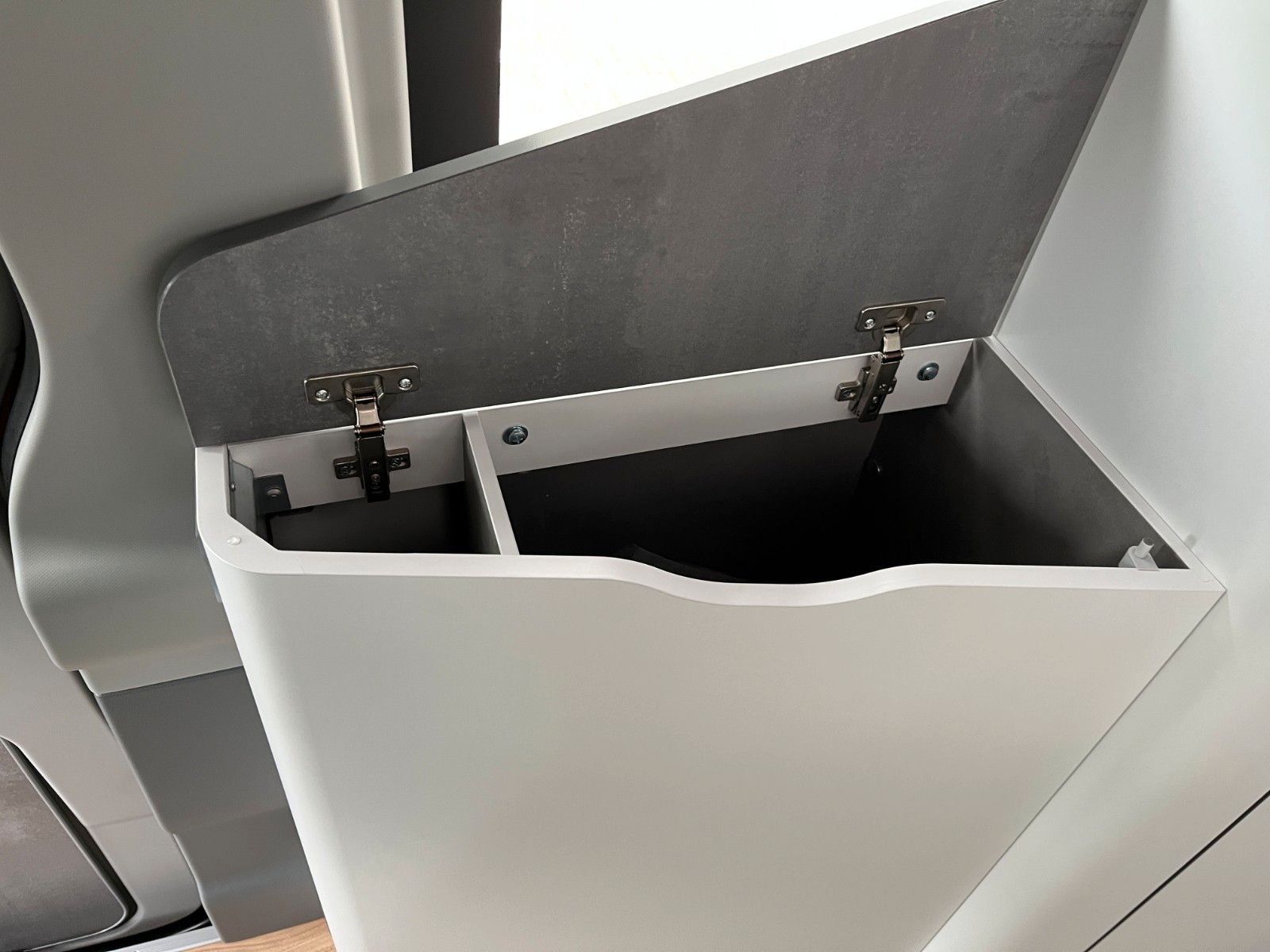 Fahrzeugabbildung Ford Nugget Plus Titanium 0,99 % Finanzierung