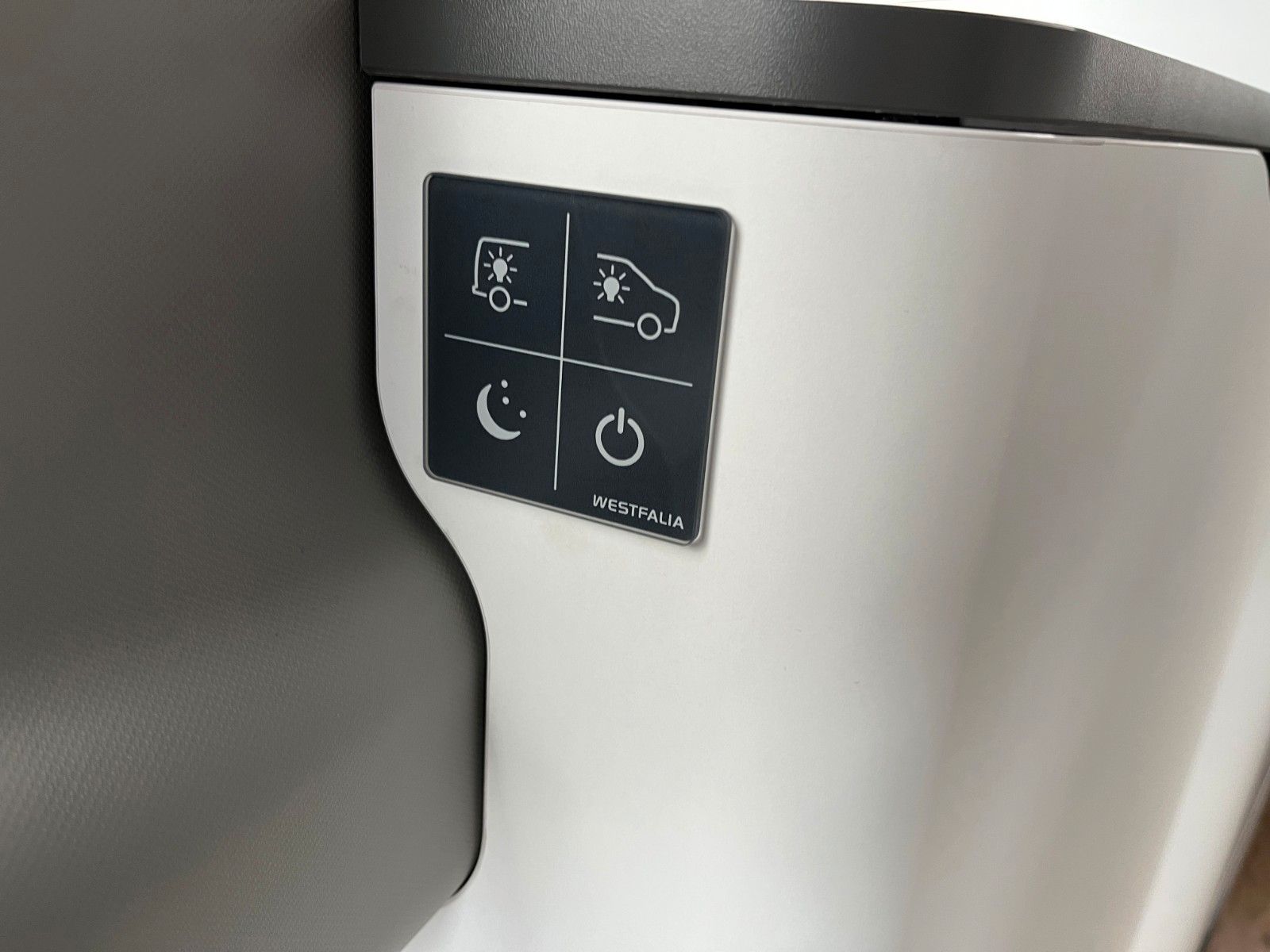 Fahrzeugabbildung Ford Nugget Plus Titanium 0,99 % Finanzierung