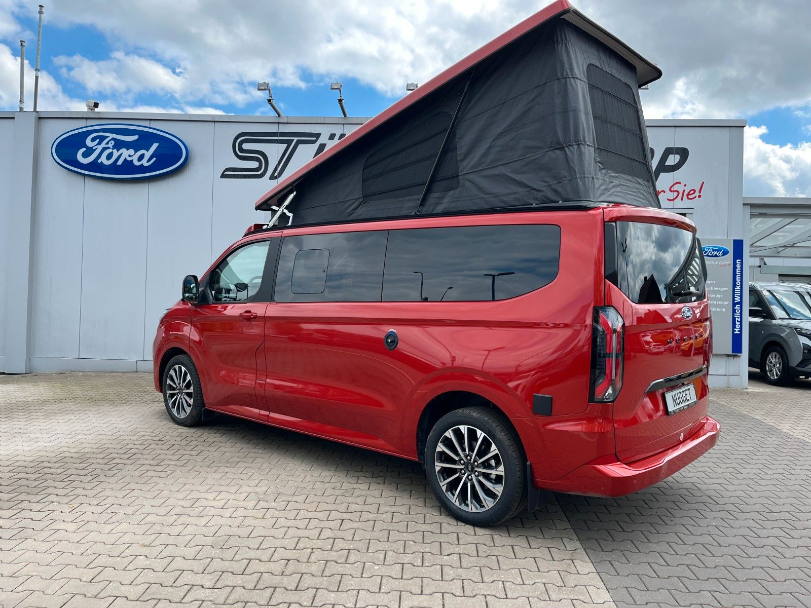 Fahrzeugabbildung Ford Nugget Plus Titanium 0,99 % Finanzierung