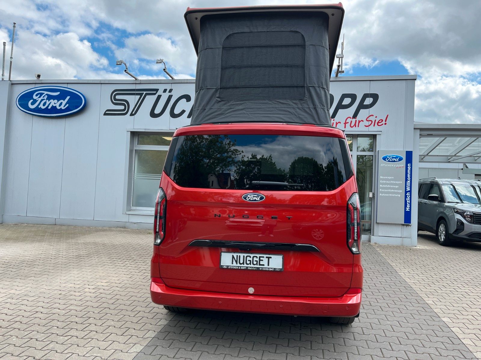 Fahrzeugabbildung Ford Nugget Plus Titanium 0,99 % Finanzierung