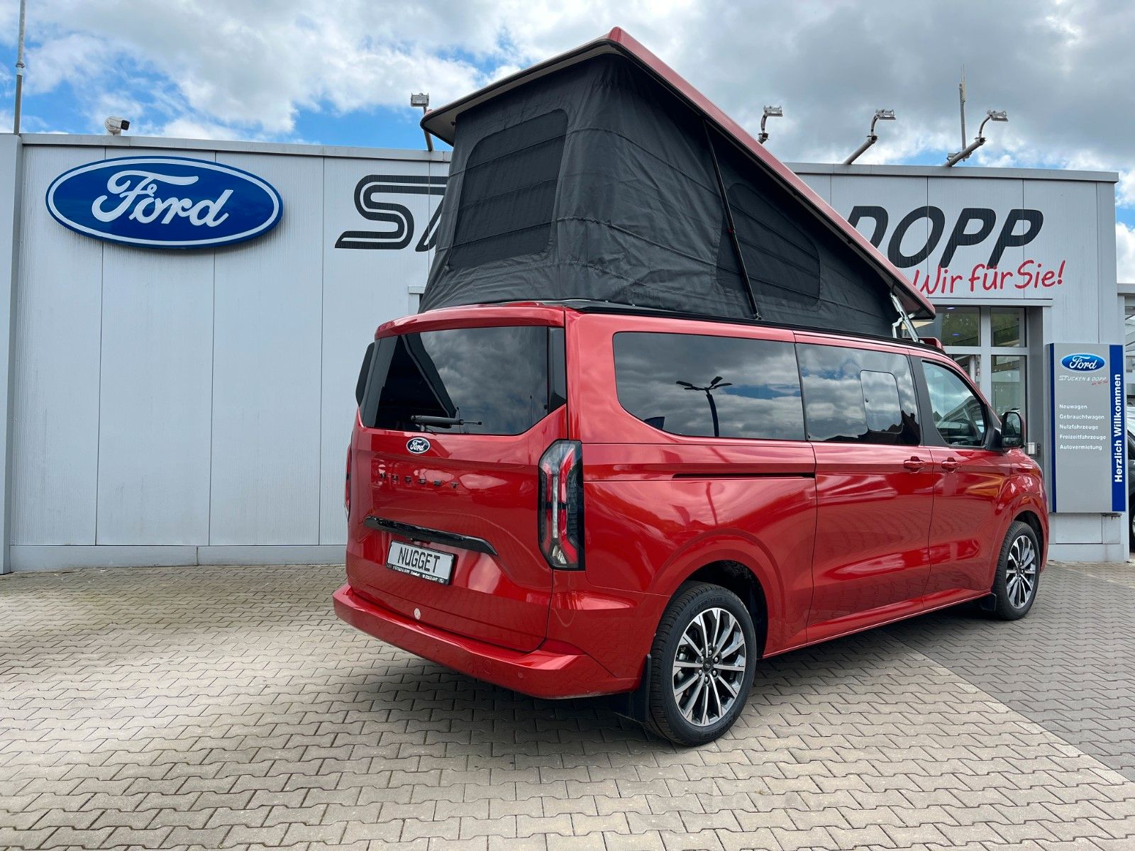 Fahrzeugabbildung Ford Nugget Plus Titanium 0,99 % Finanzierung