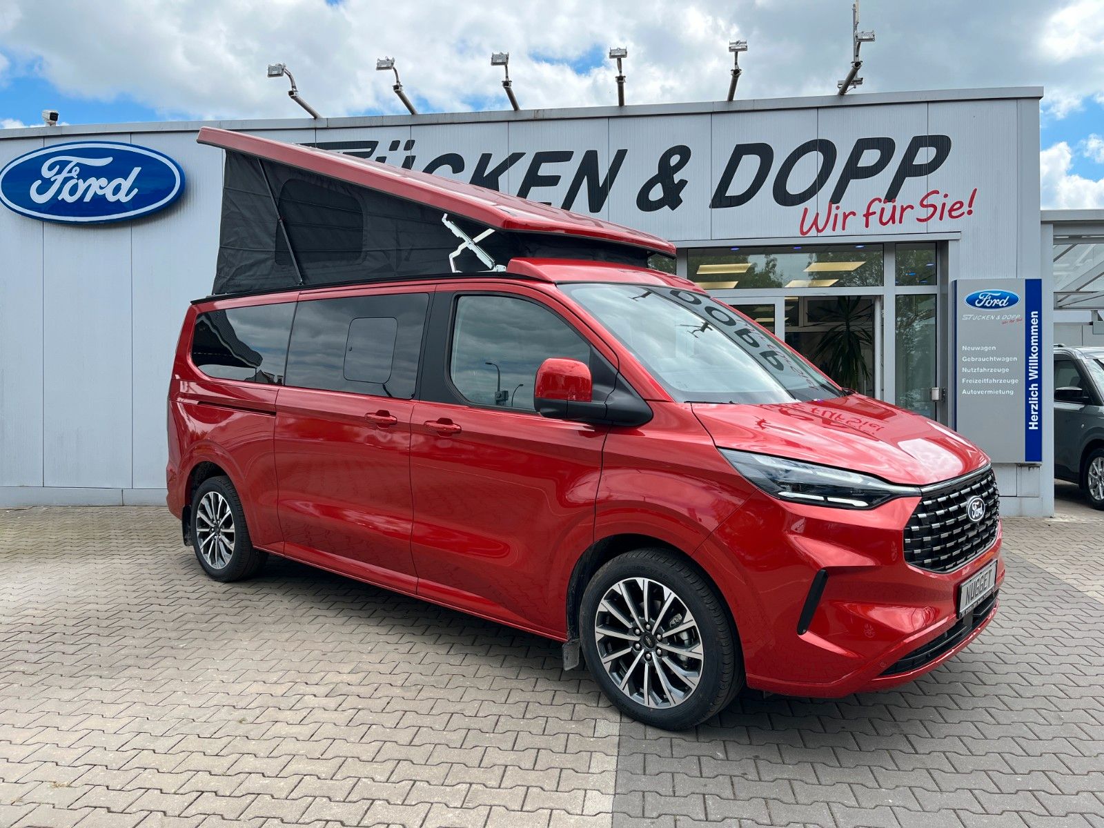Fahrzeugabbildung Ford Nugget Plus Titanium 0,99 % Finanzierung