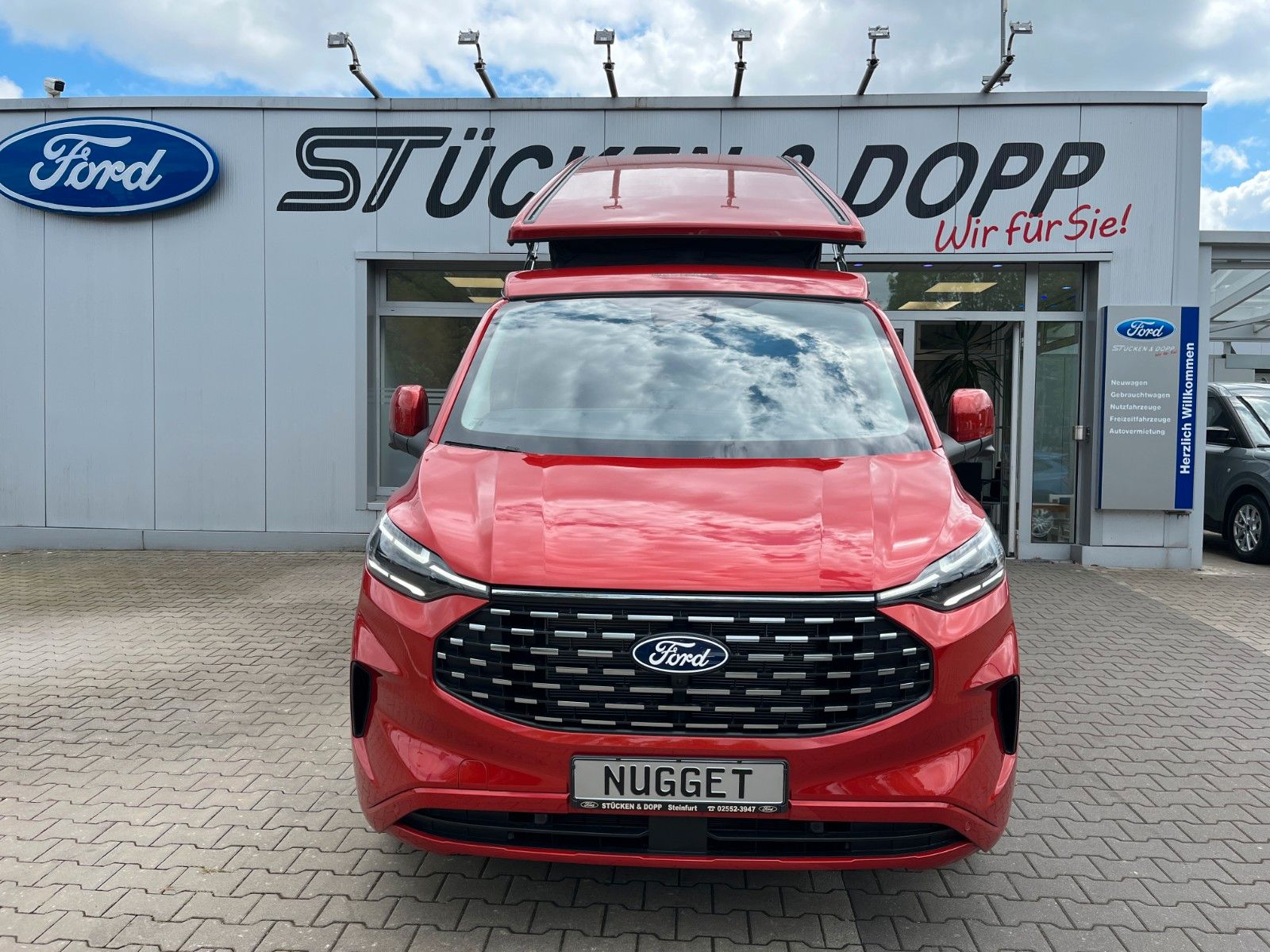 Fahrzeugabbildung Ford Nugget Plus Titanium 0,99 % Finanzierung