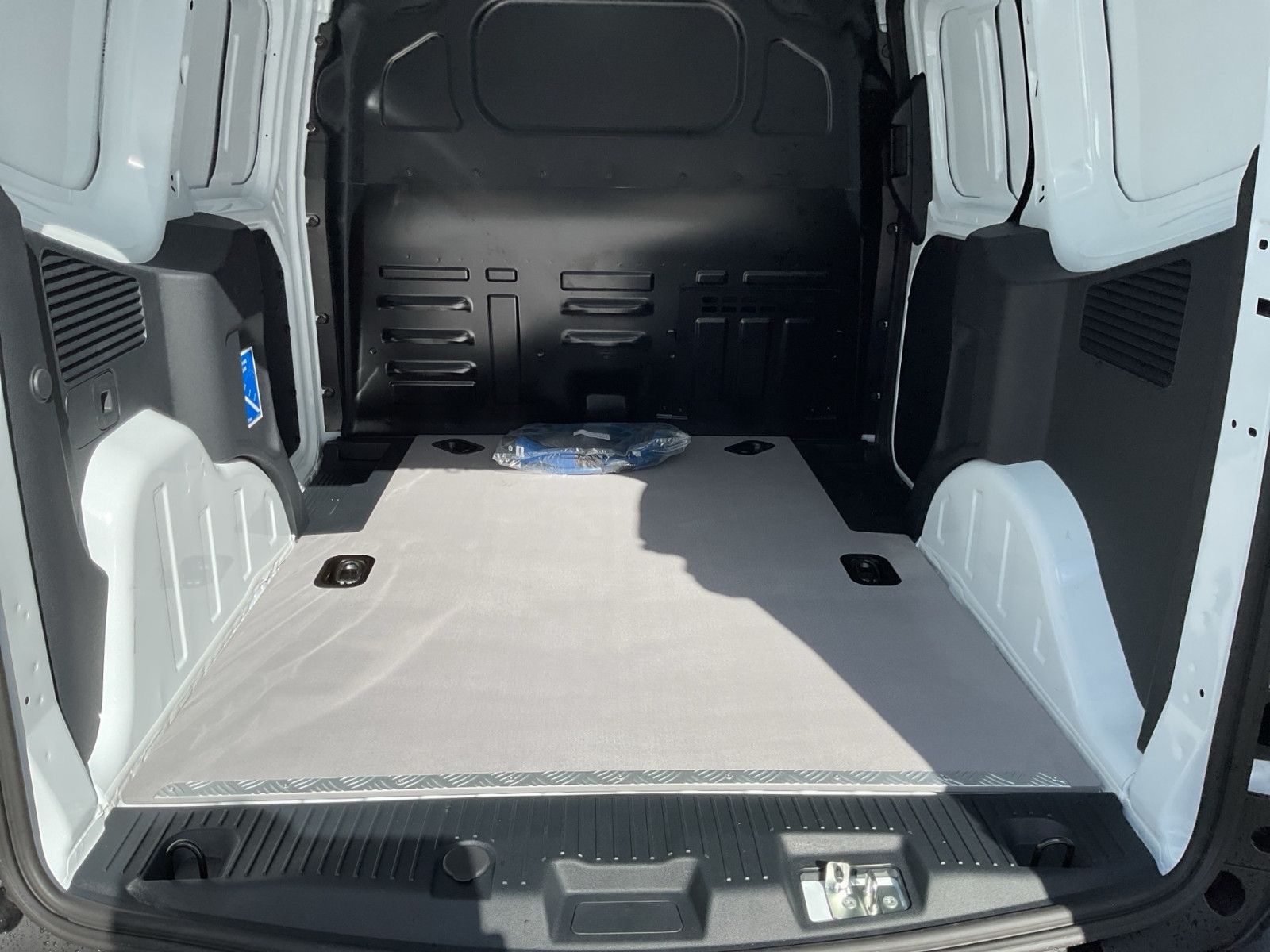 Fahrzeugabbildung Ford Transit Courier BEV Trend