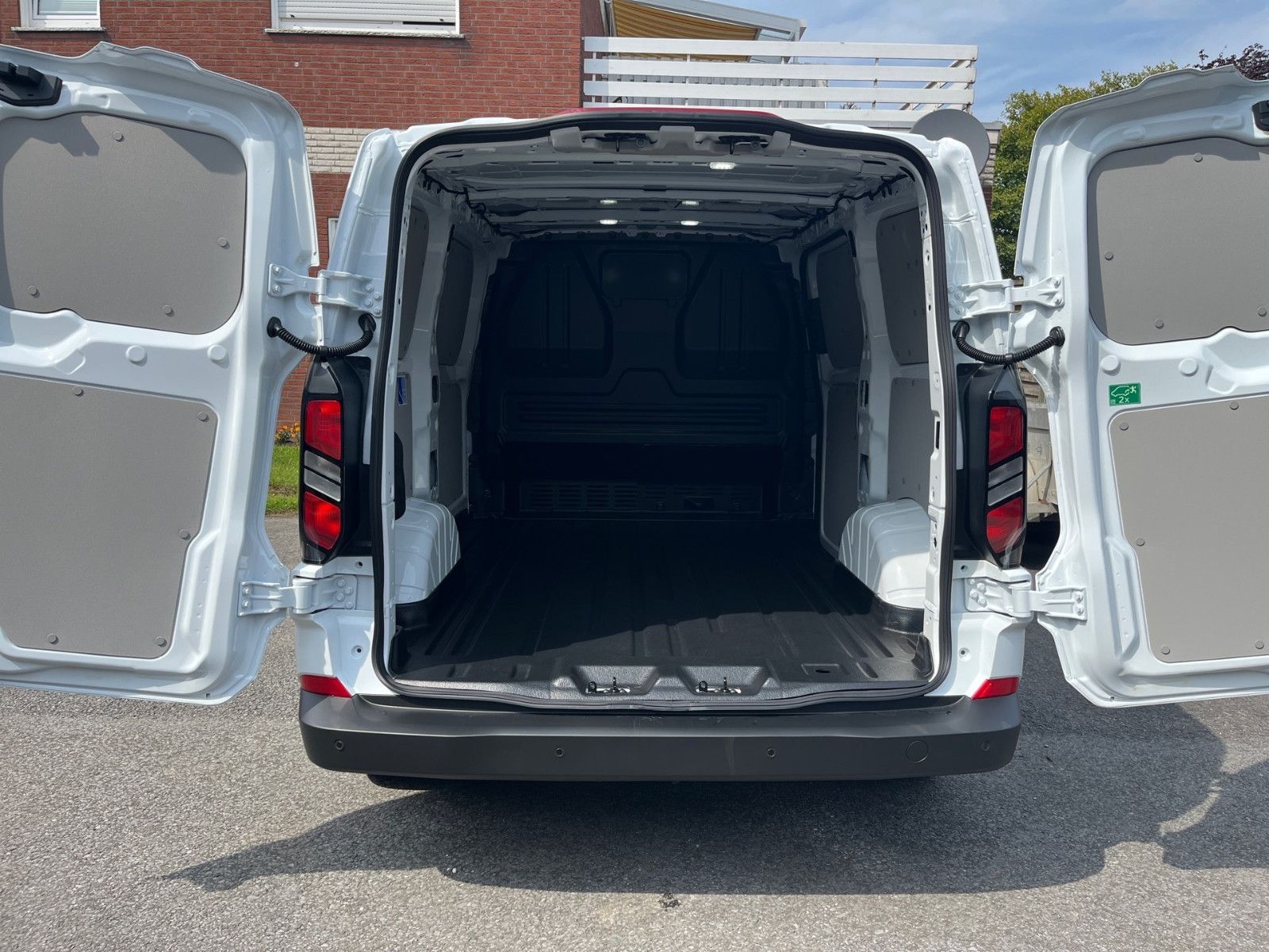 Fahrzeugabbildung Ford Transit Custom 320L1 Trend