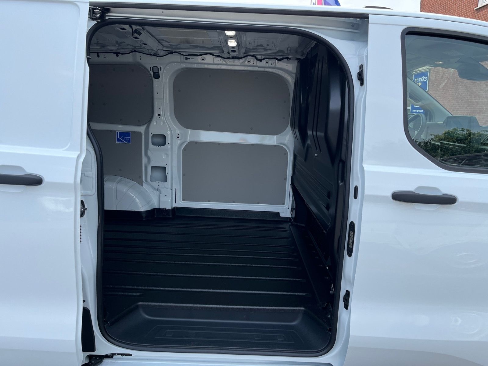 Fahrzeugabbildung Ford Transit Custom 320L1 Trend