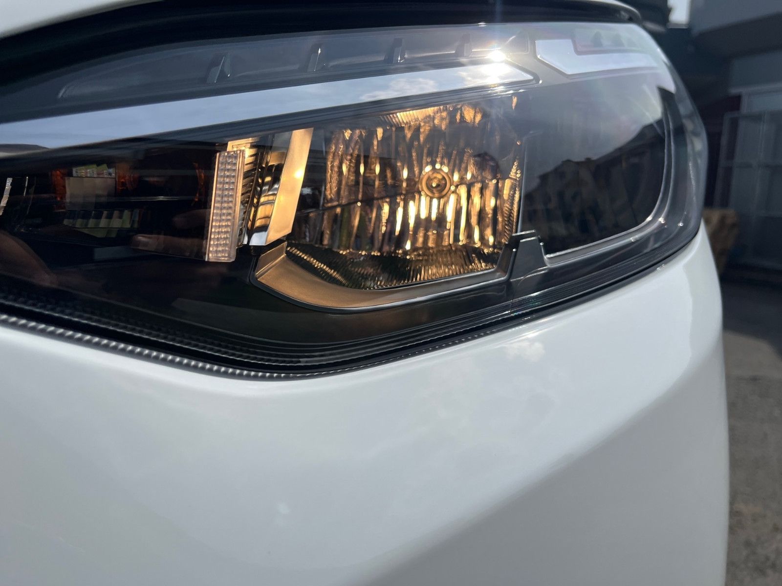 Fahrzeugabbildung Ford Transit Custom 320L1 Trend