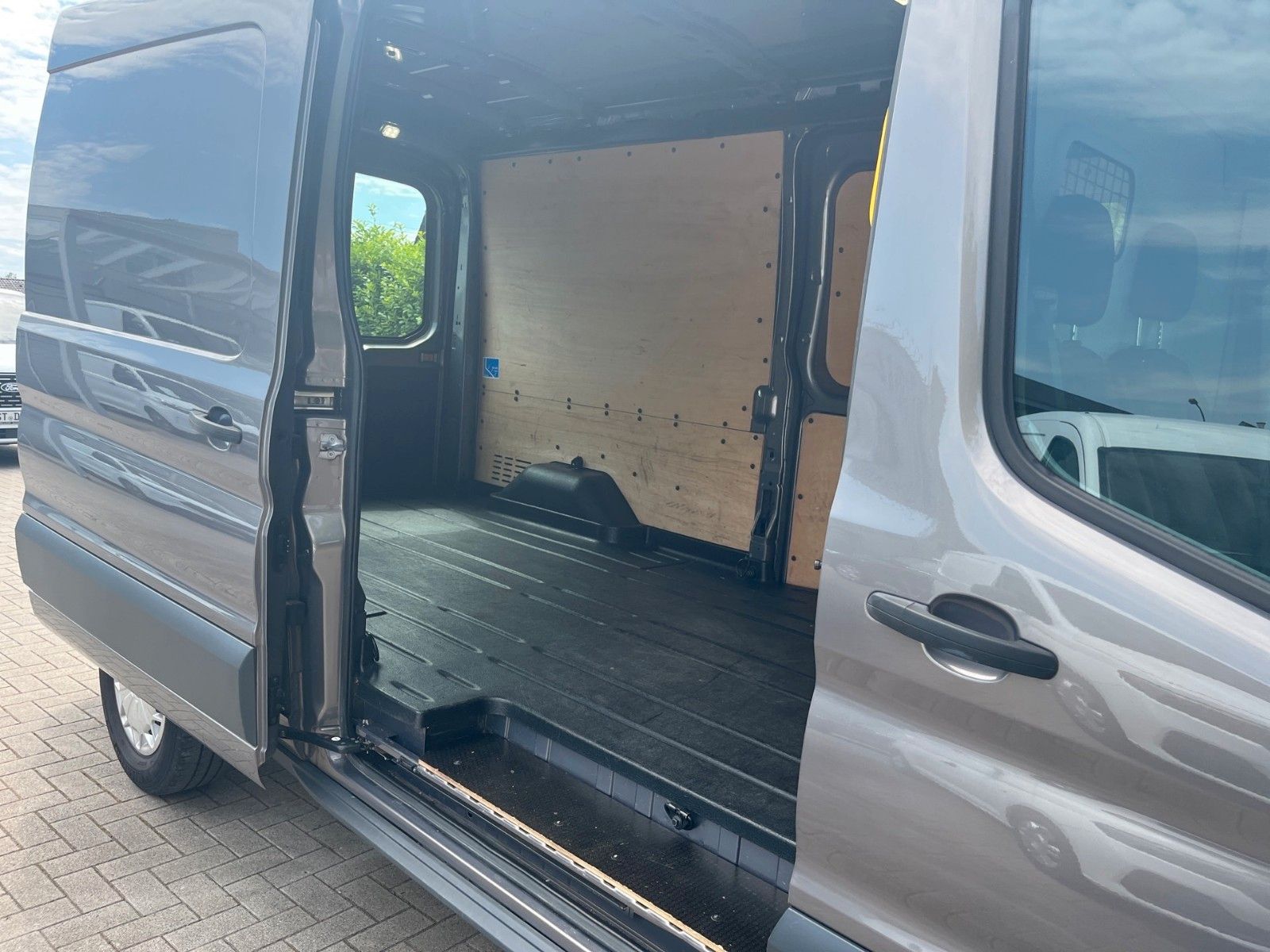 Fahrzeugabbildung Ford Transit Kasten 350 L3 Trend+AHK+Klima+...