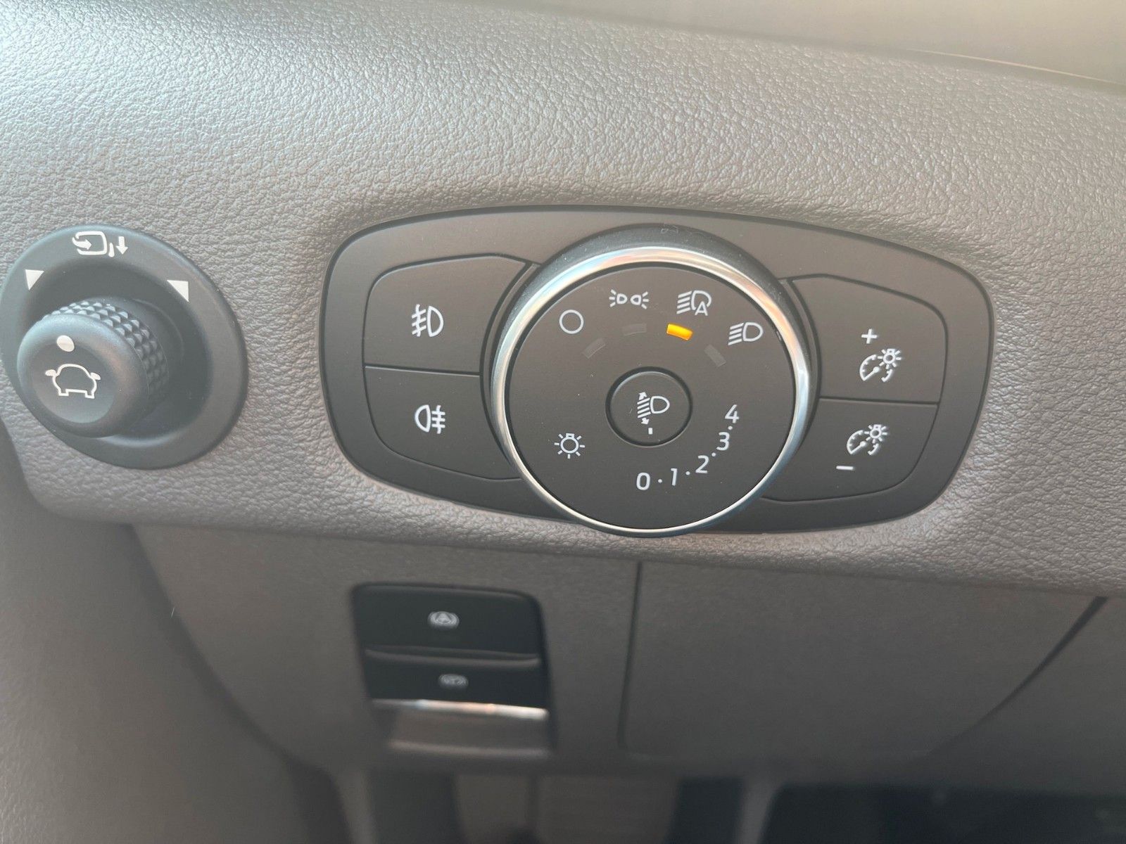 Fahrzeugabbildung Ford Transit Fahrgestell L3 Doppelkabine Trend