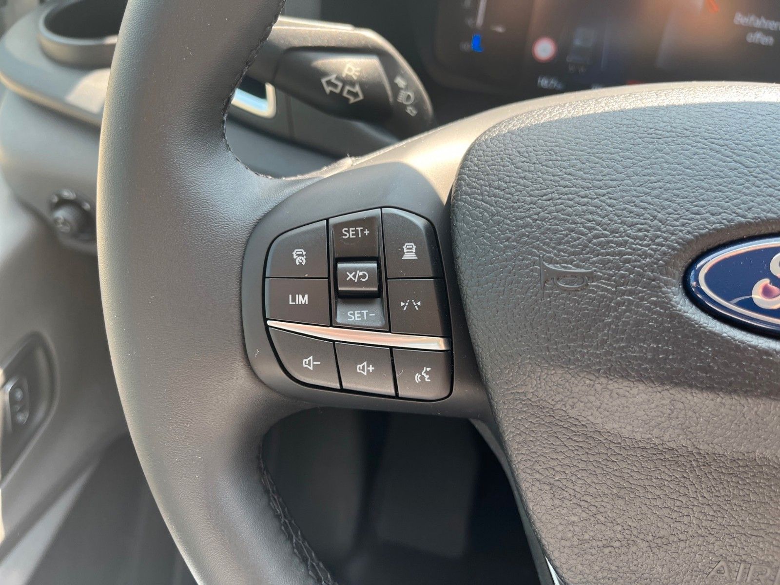Fahrzeugabbildung Ford Transit Fahrgestell L3 Doppelkabine Trend