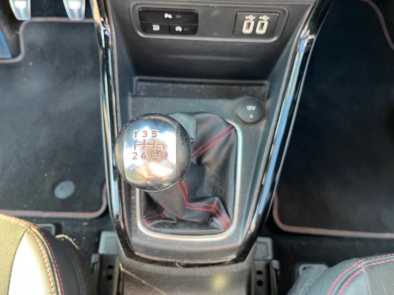 Fahrzeugabbildung Ford EcoSport ST-Line