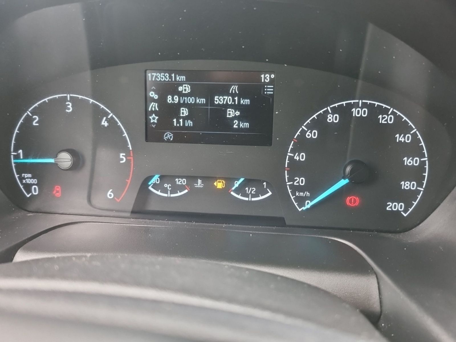 Fahrzeugabbildung Ford MATIST XL 2 m Längsbetten