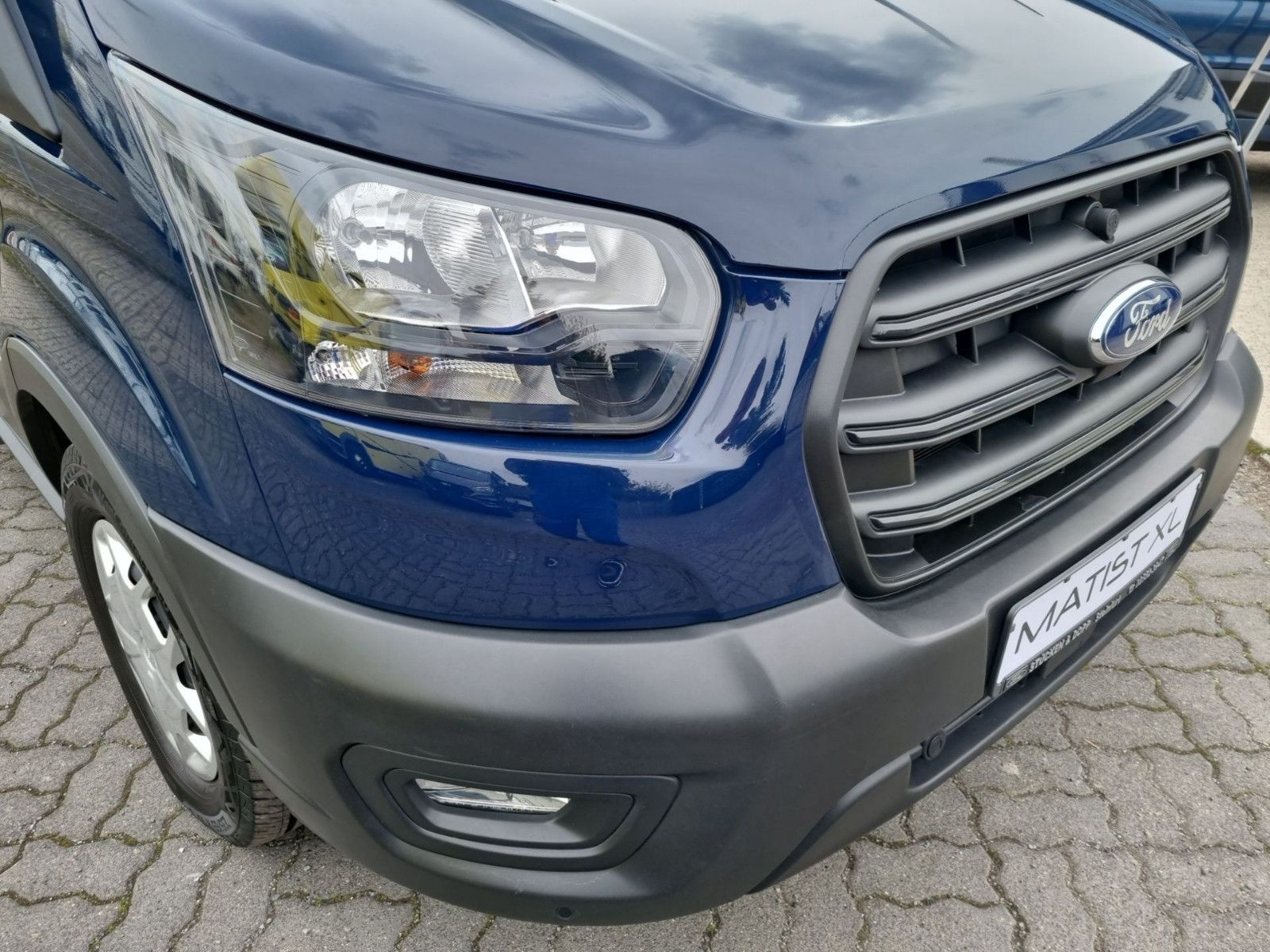 Fahrzeugabbildung Ford MATIST XL 2 m Längsbetten