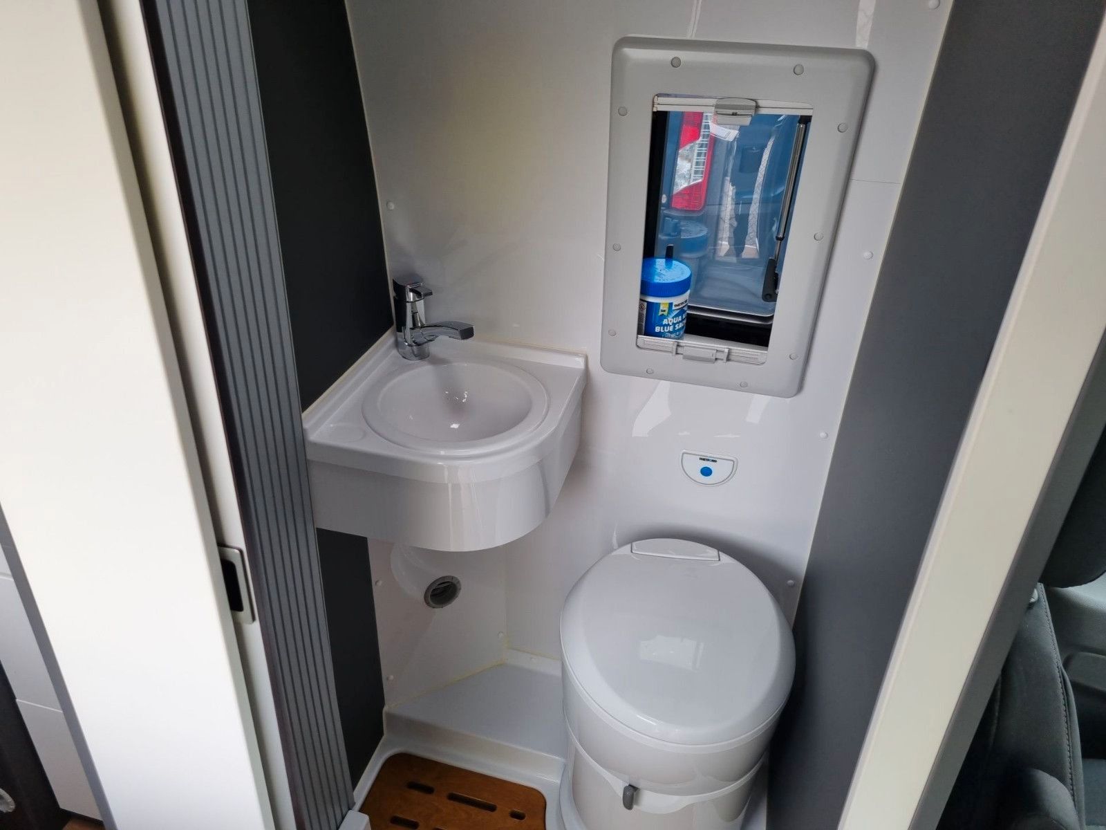Fahrzeugabbildung Pössl MATIST XL mit 2 m Längsbetten! Toller Grundriss!